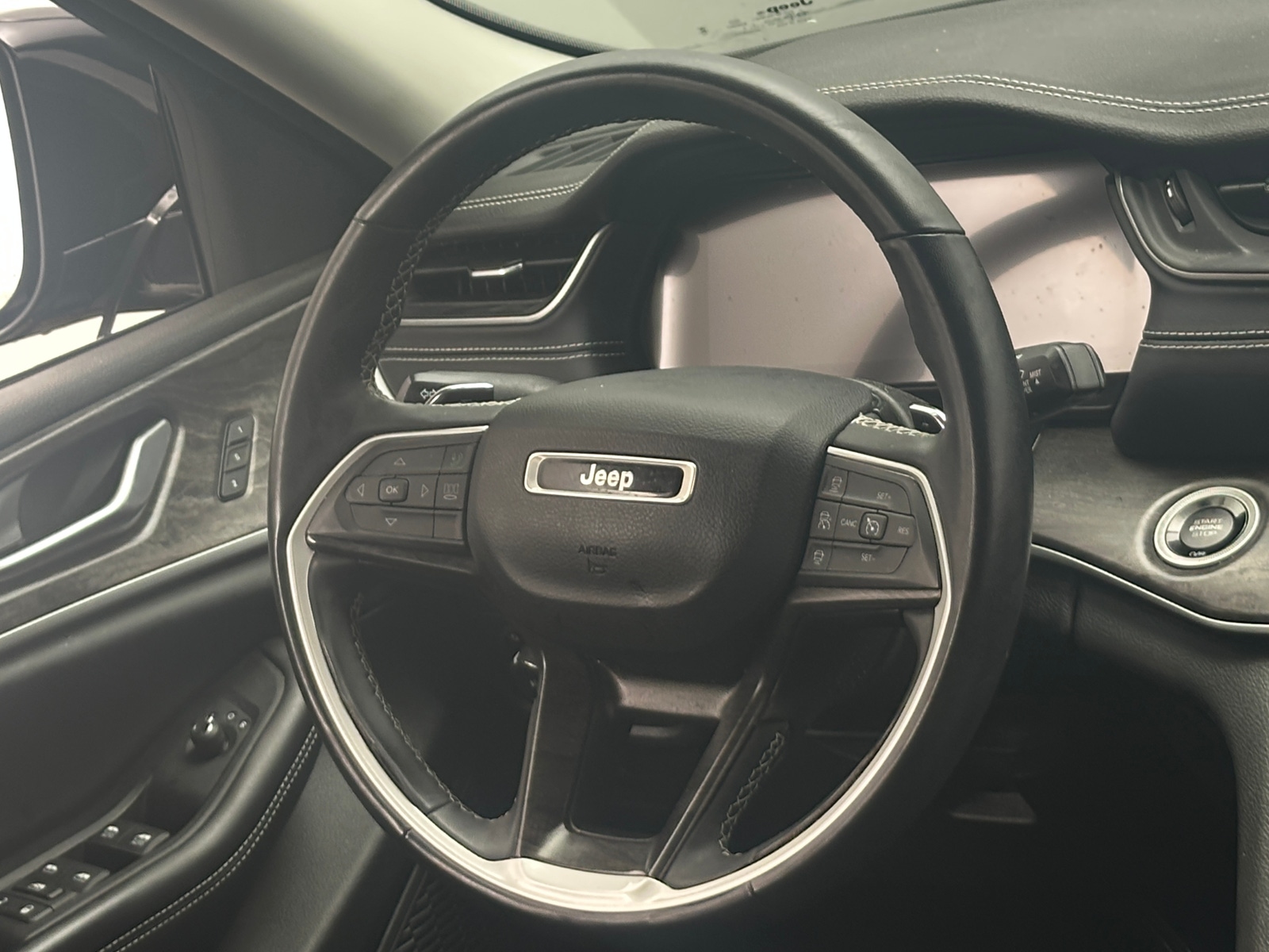 Thumbnail: 2023 Jeep Grand Cherokee L - 4