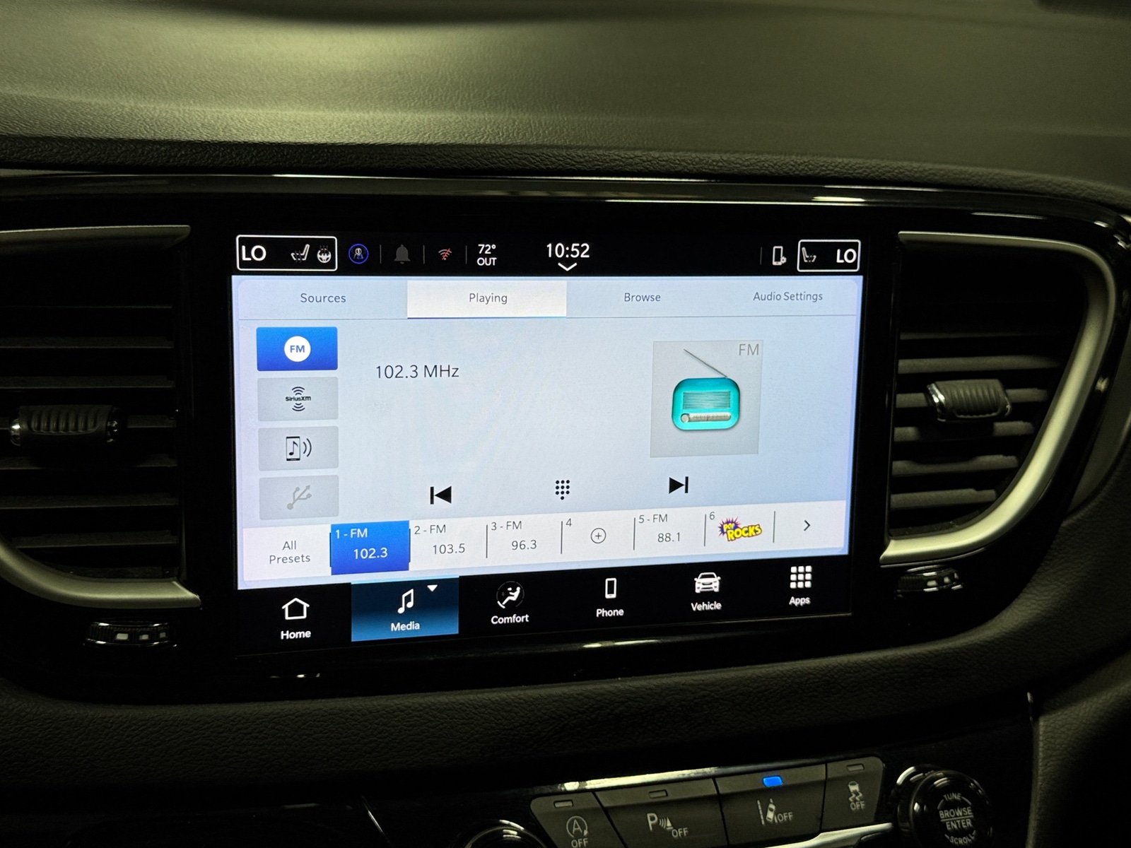 Thumbnail: 2025 Chrysler Pacifica - 3