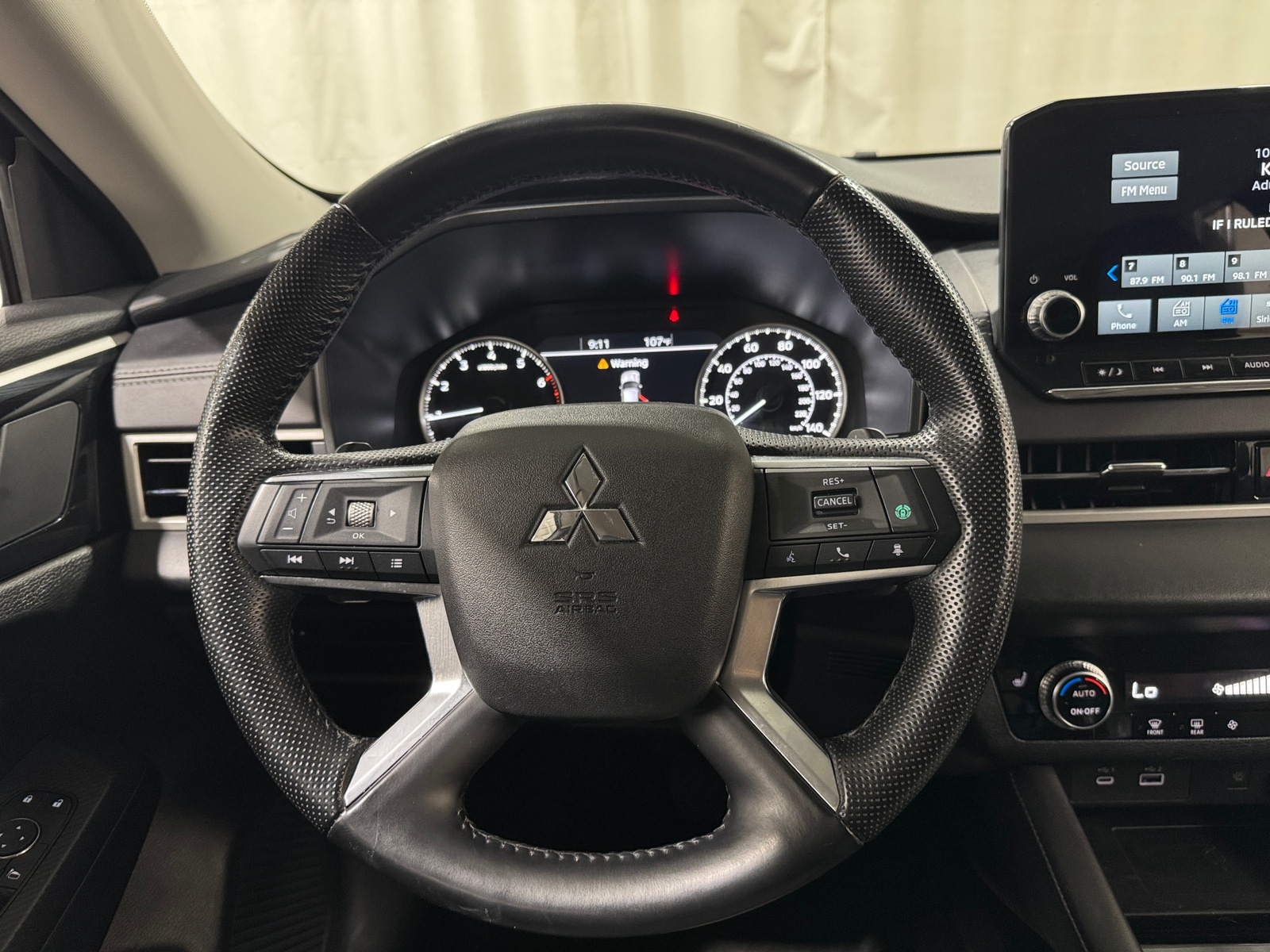 Thumbnail: 2024 Mitsubishi Outlander - 4