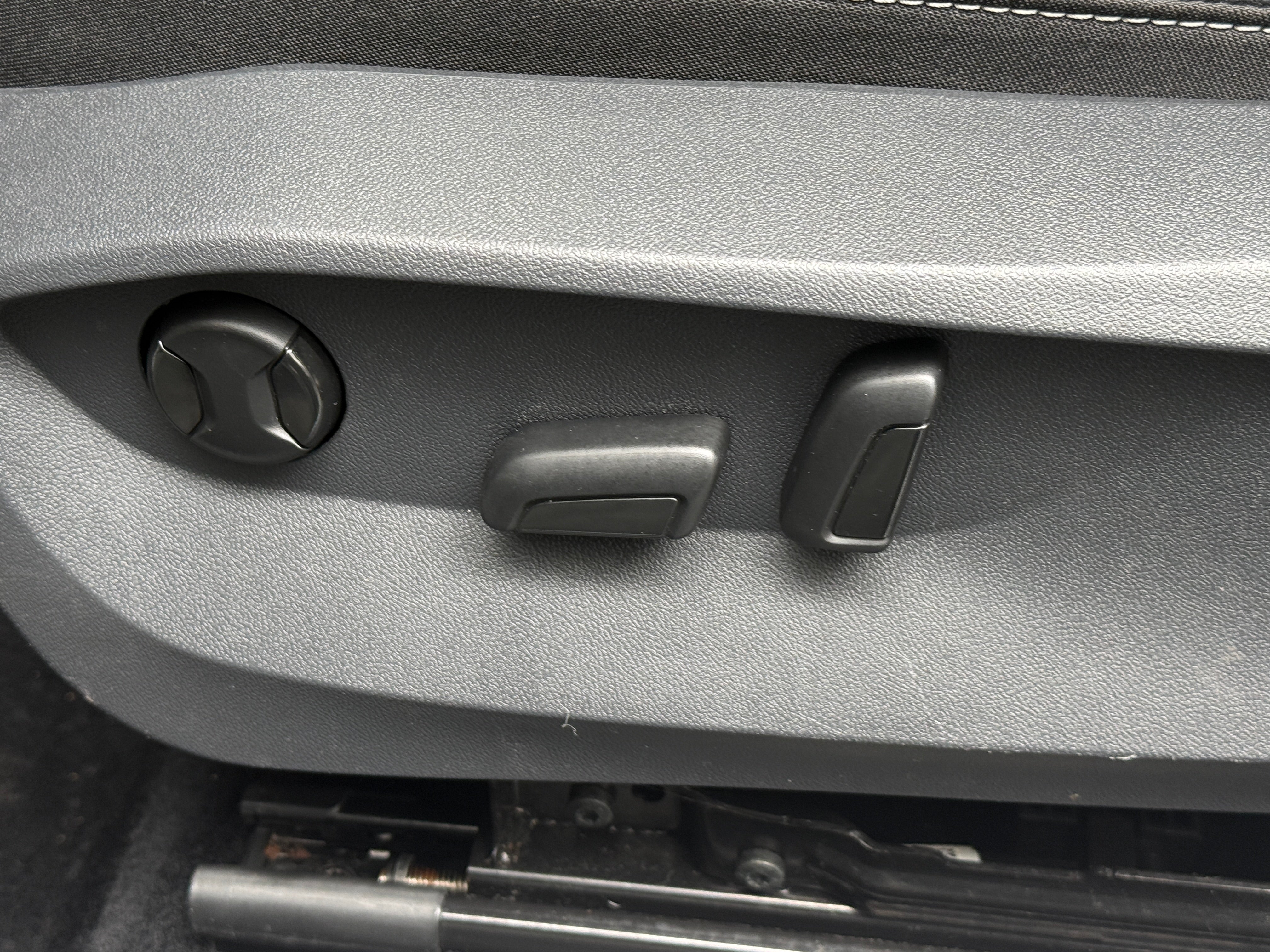 3VVLX7B24NM004929