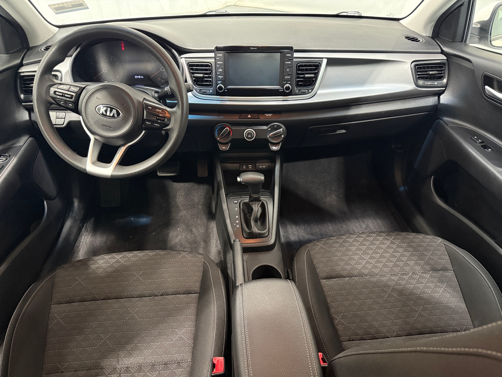 Thumbnail: 2019 Kia Rio - 3