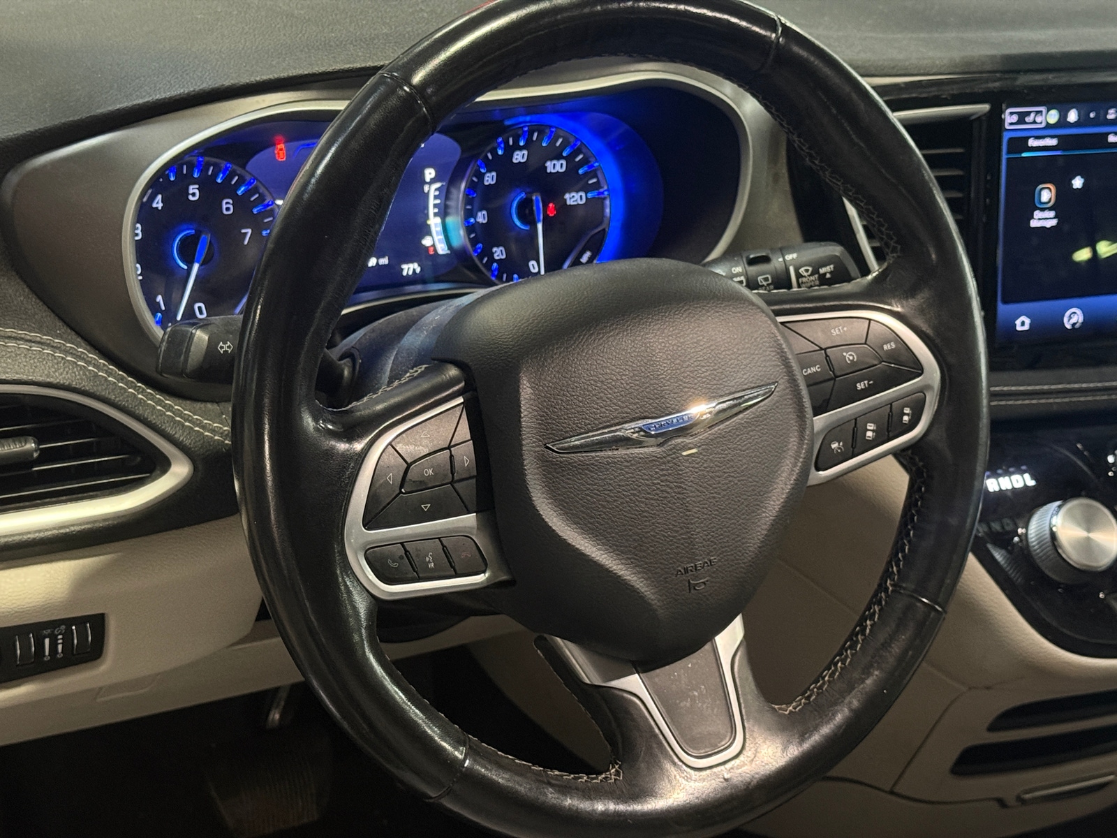 Thumbnail: 2021 Chrysler Pacifica - 4