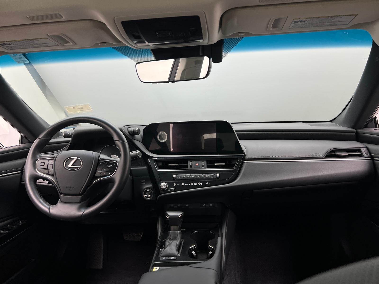 Thumbnail: 2024 Lexus ES - 2