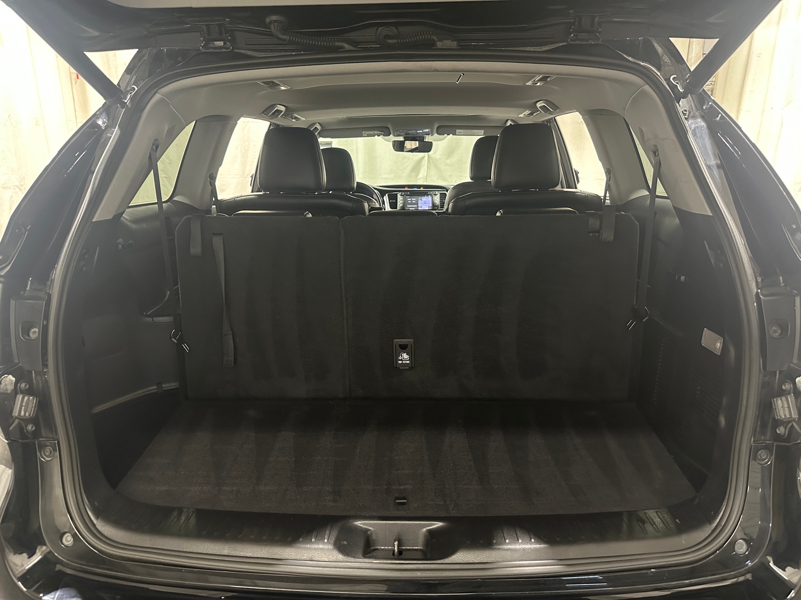 Thumbnail: 2019 Toyota Highlander - 6