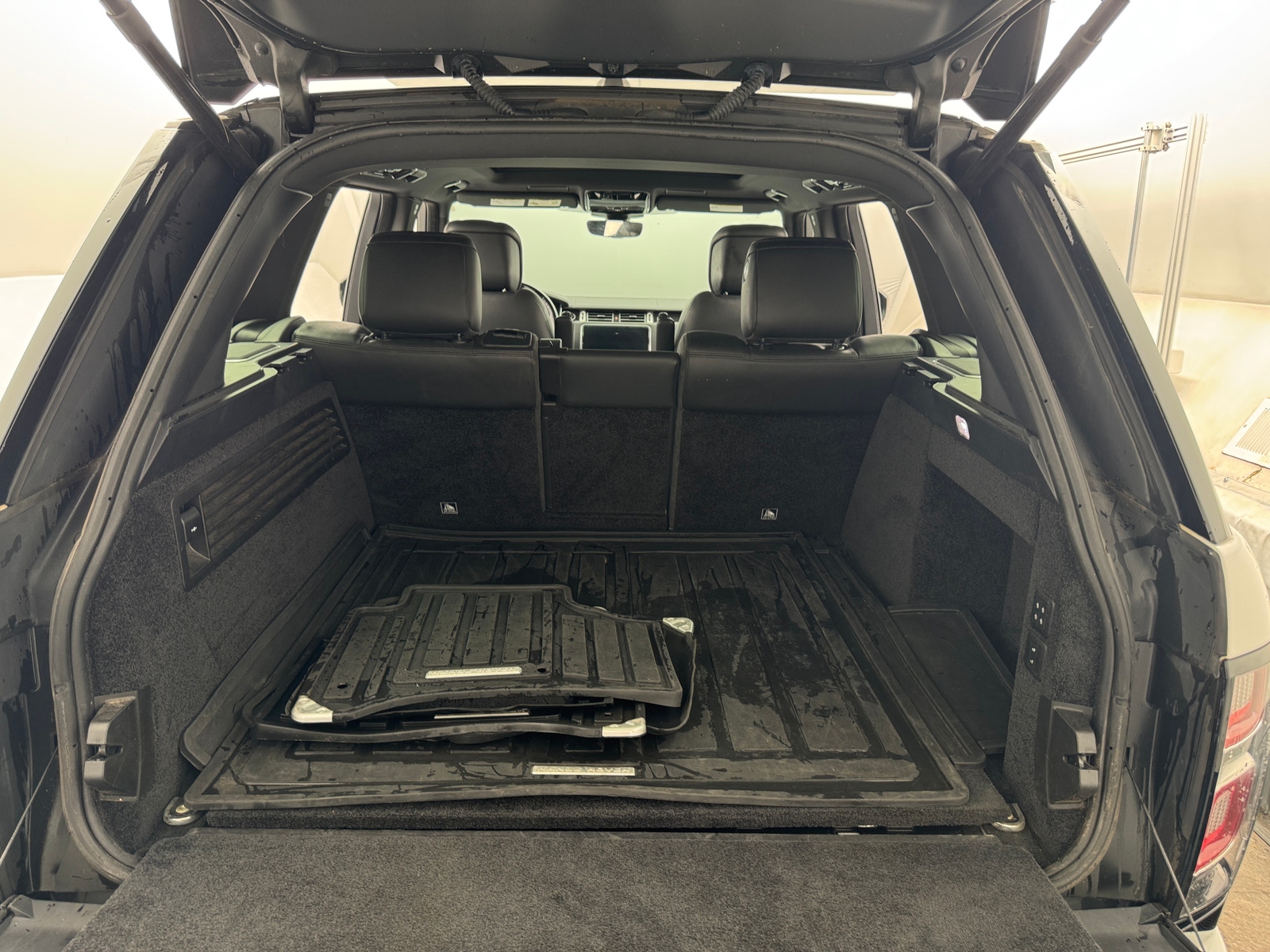 Thumbnail: 2021 Land Rover Range Rover - 6