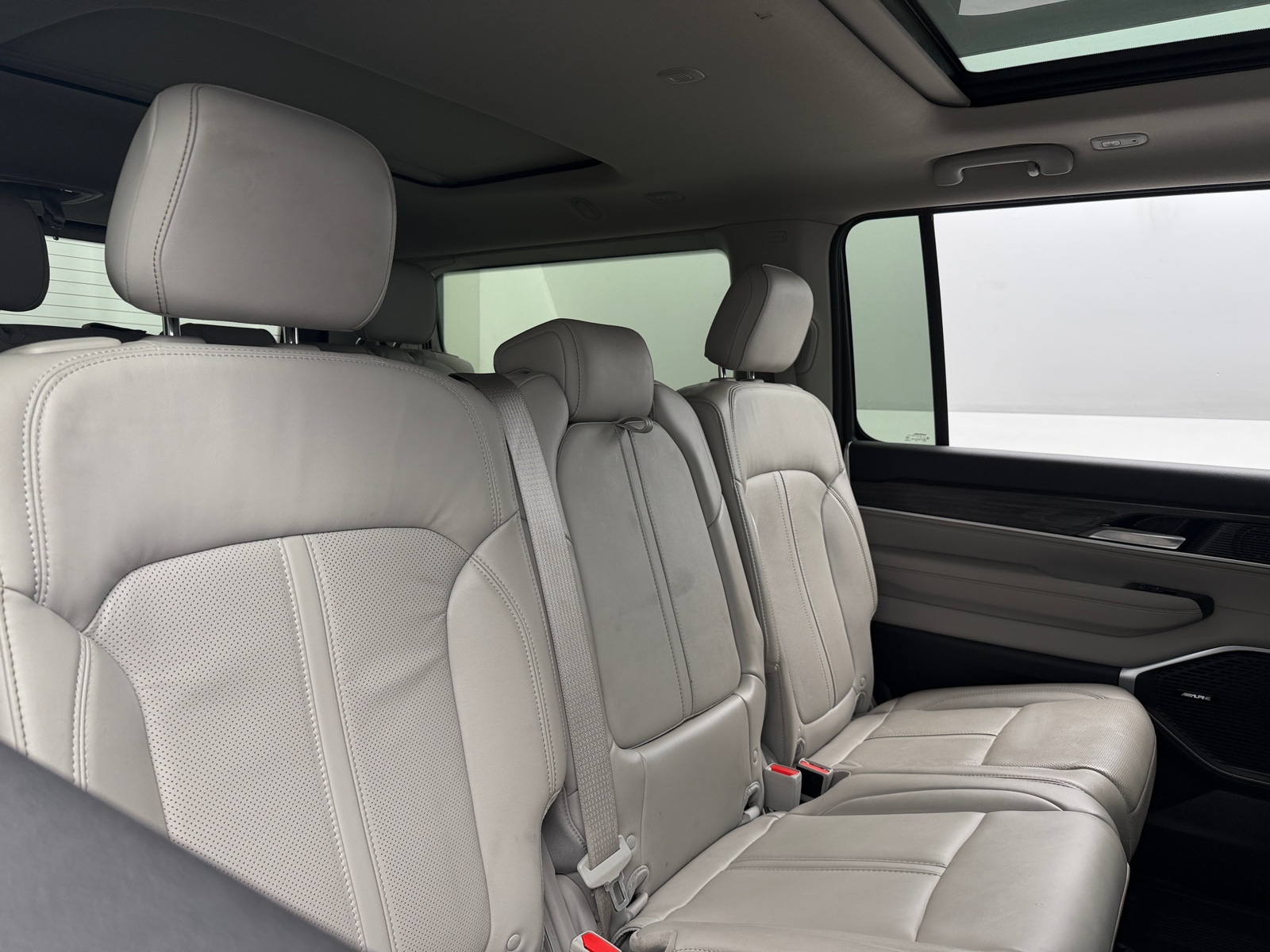 Thumbnail: 2022 Jeep Wagoneer - 5