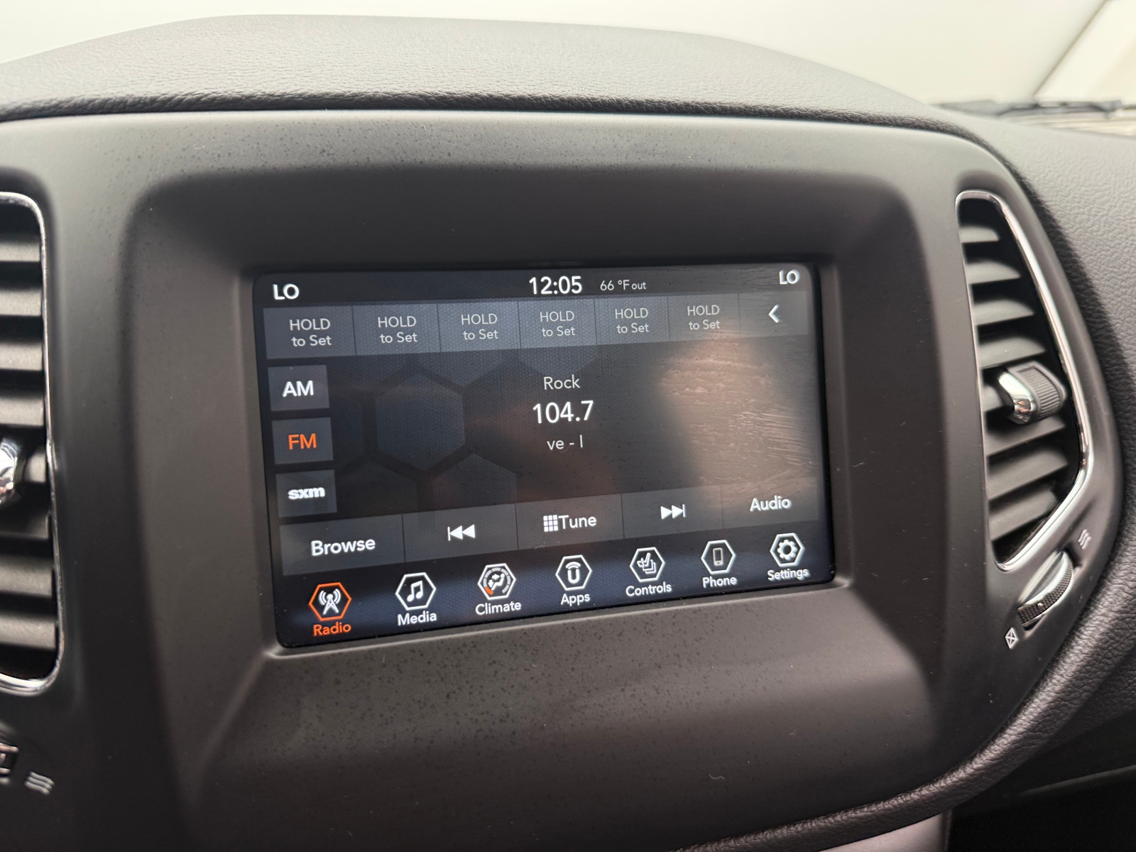 Thumbnail: 2021 Jeep Compass - 4