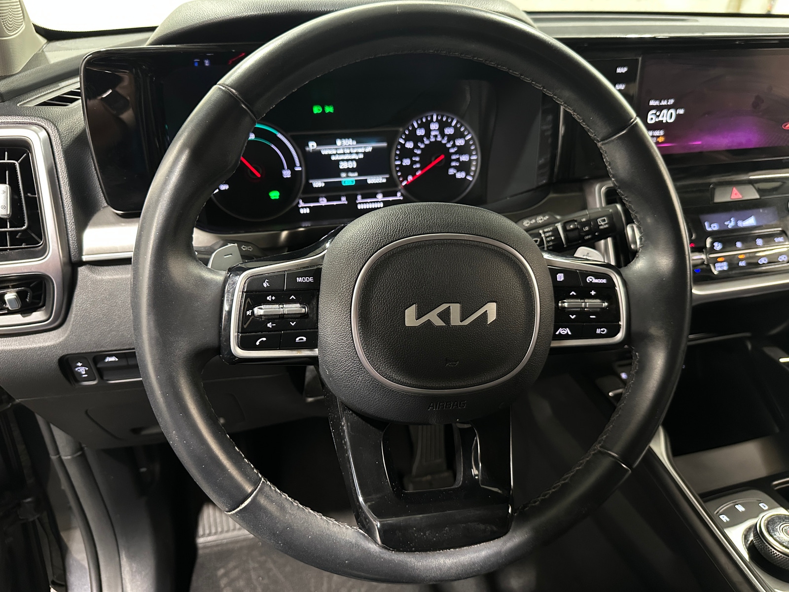Thumbnail: 2022 Kia Sorento - 4