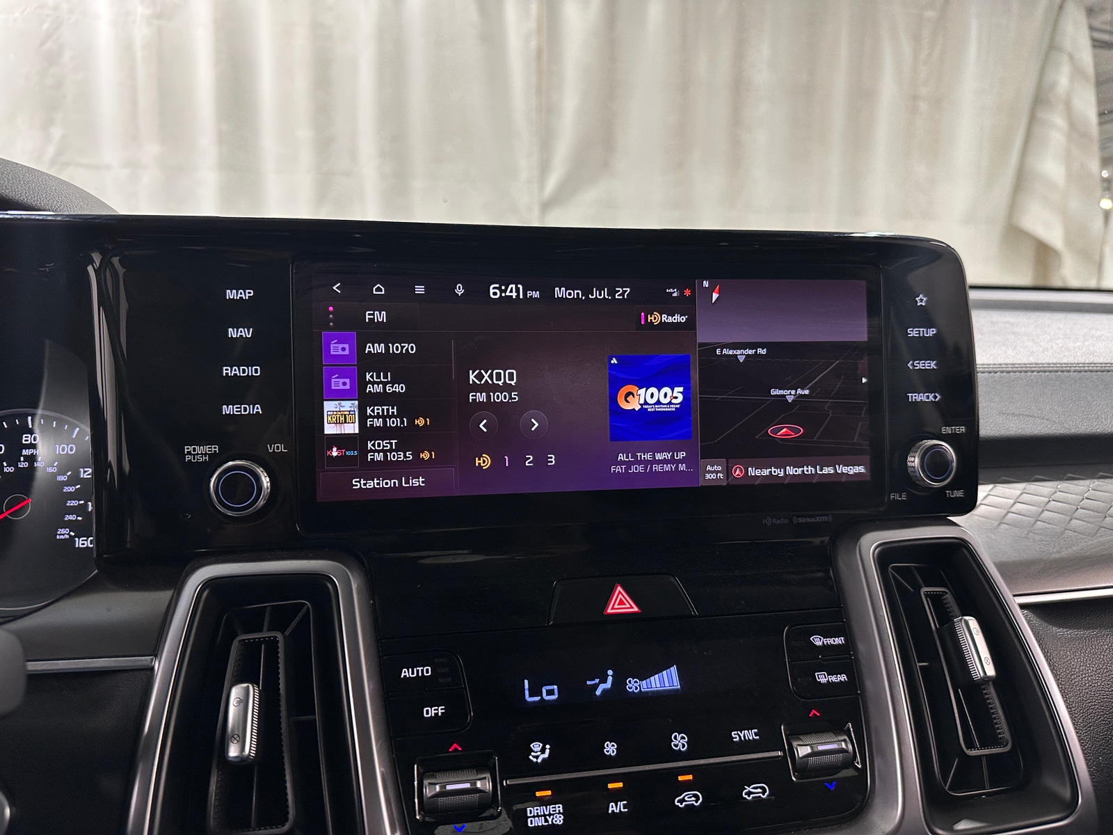 Thumbnail: 2022 Kia Sorento - 3
