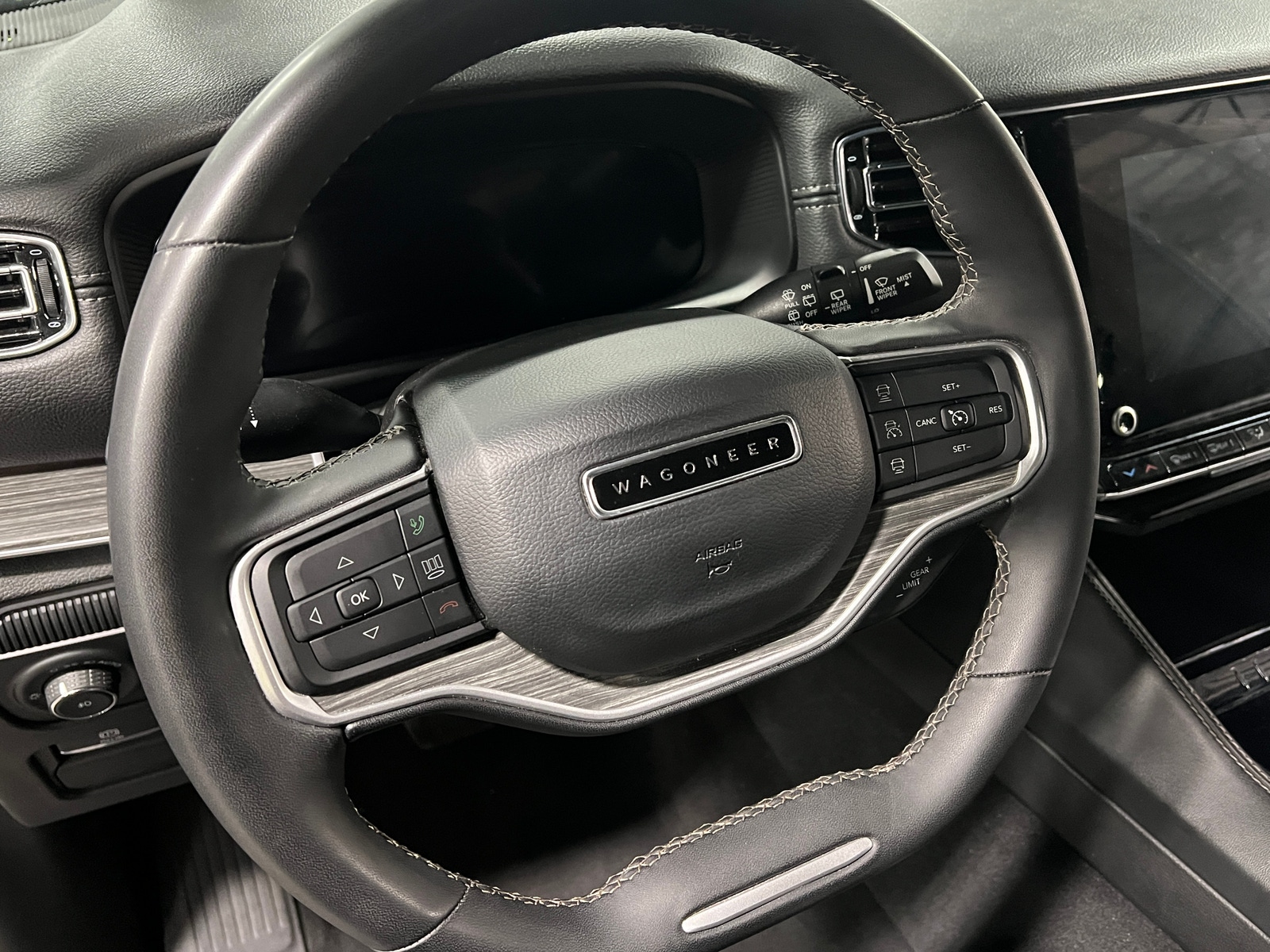 Thumbnail: 2024 Jeep Wagoneer - 4