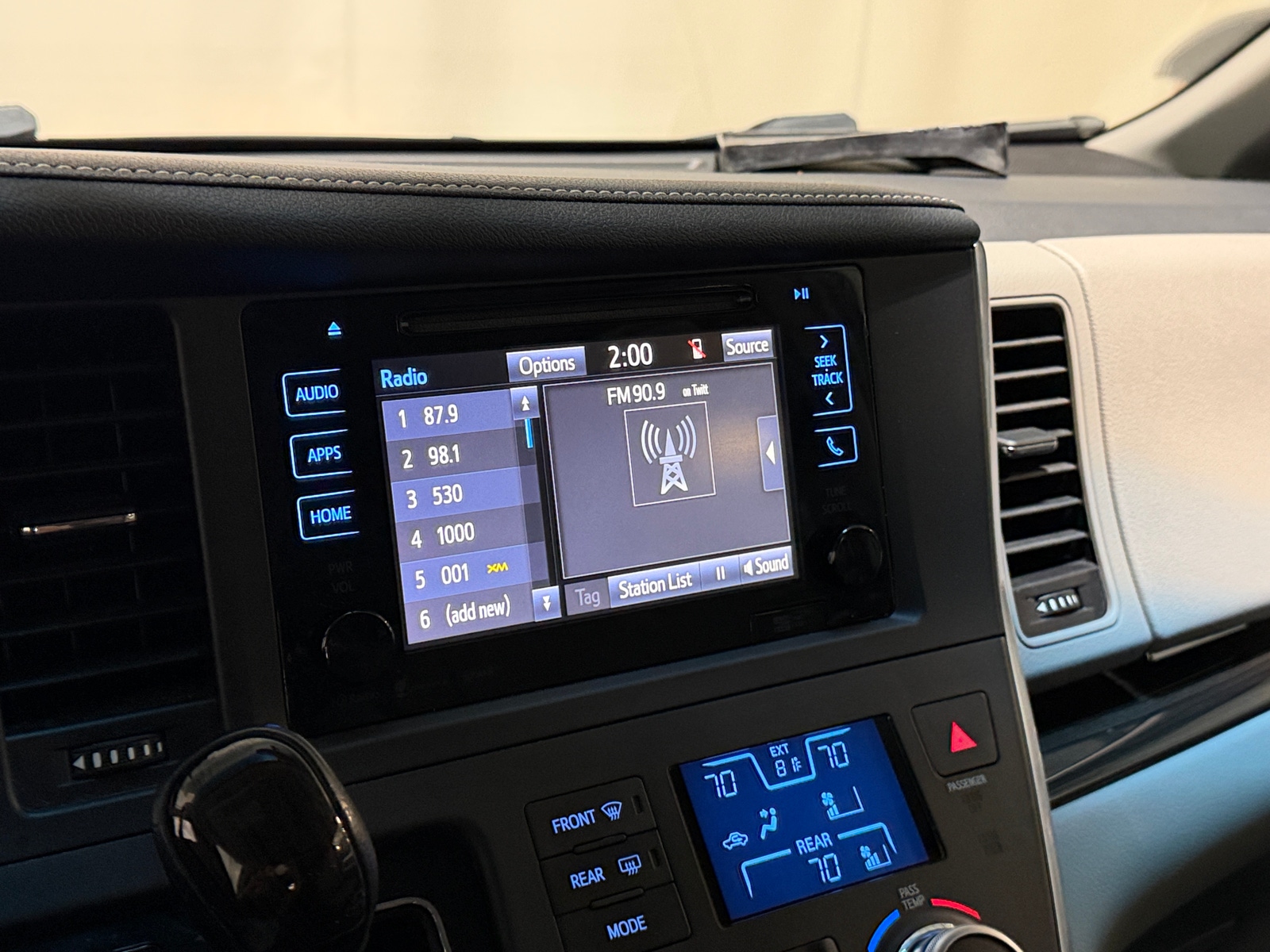 Thumbnail: 2017 Toyota Sienna - 3