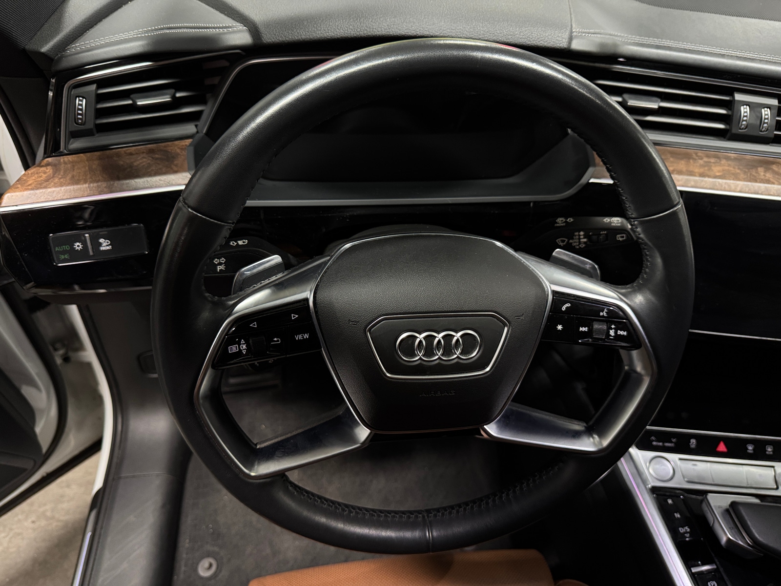 Thumbnail: 2019 Audi e-tron - 4