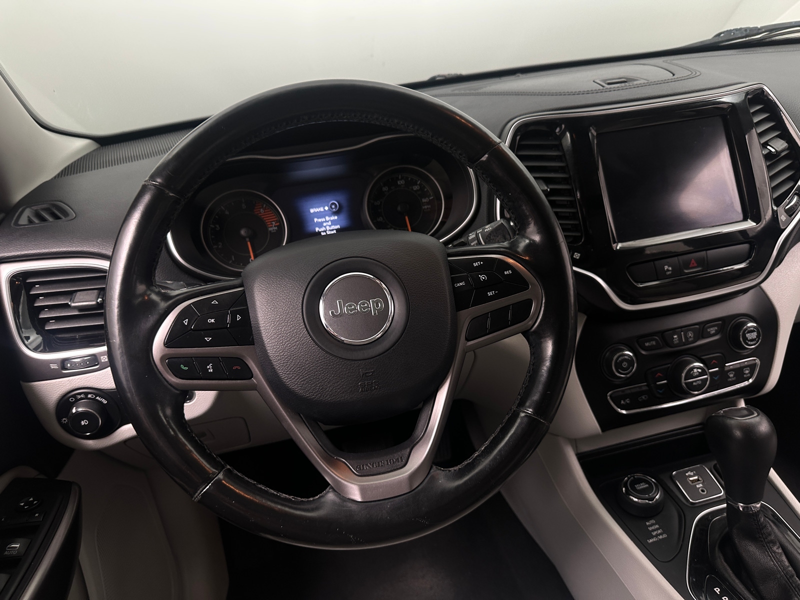 Thumbnail: 2020 Jeep Cherokee - 4
