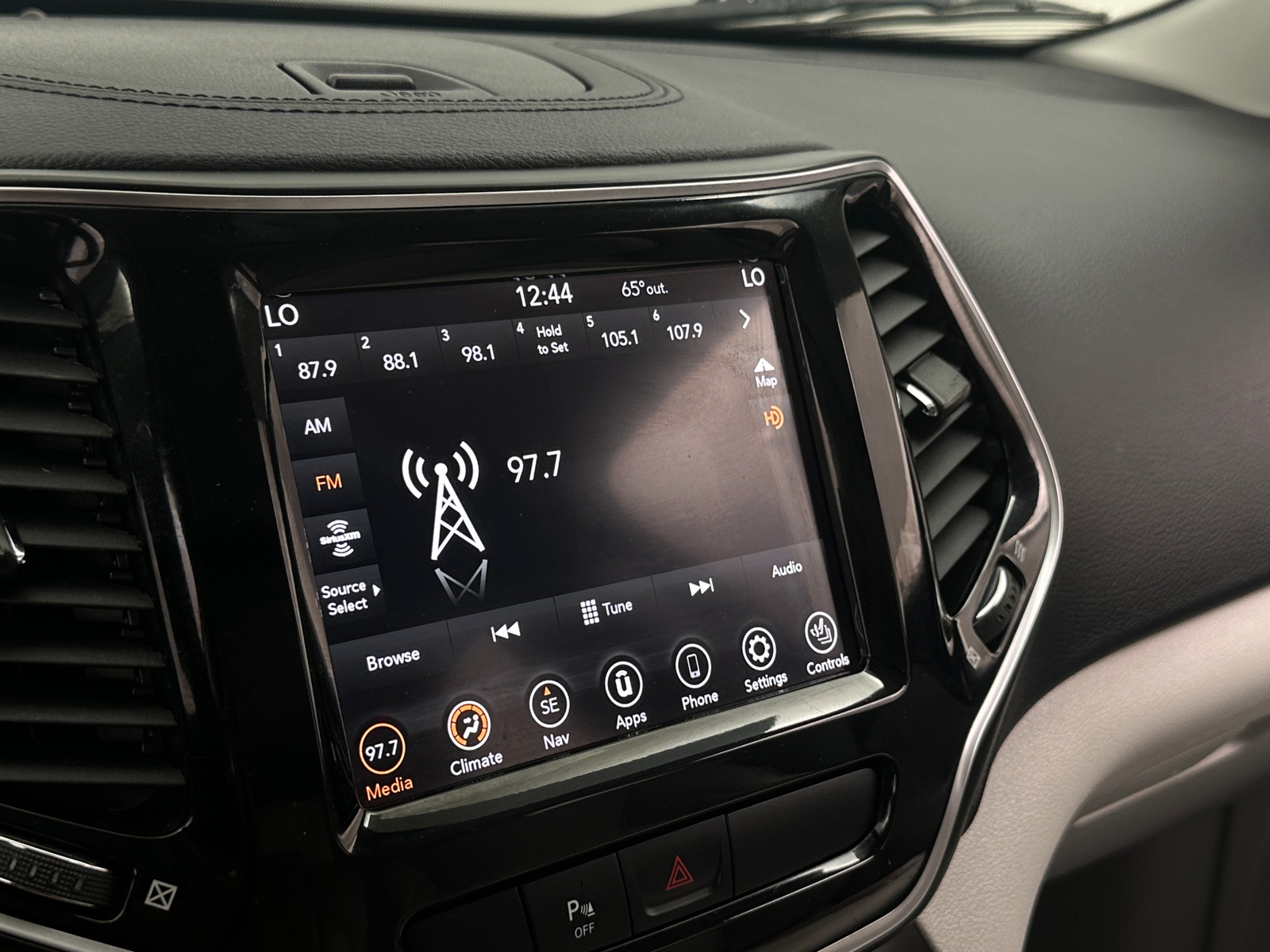 Thumbnail: 2020 Jeep Cherokee - 3