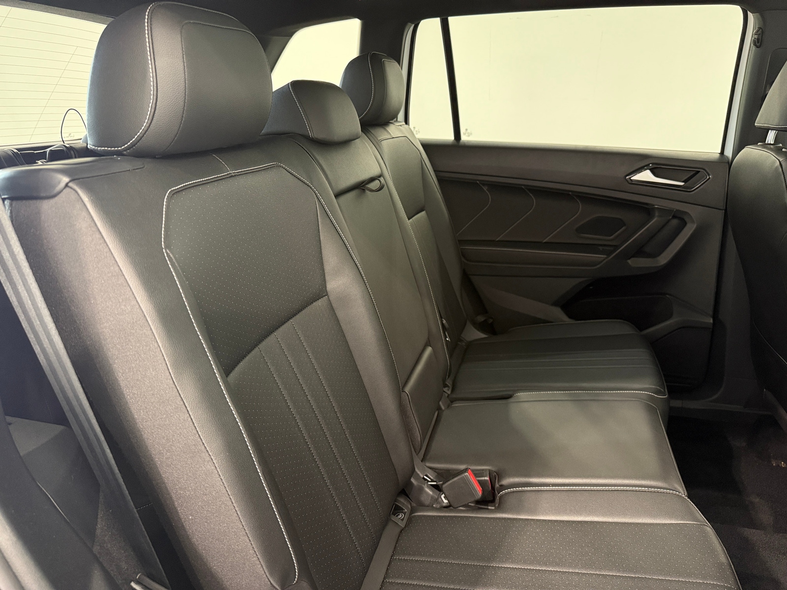 Thumbnail: 2023 Volkswagen Tiguan - 5