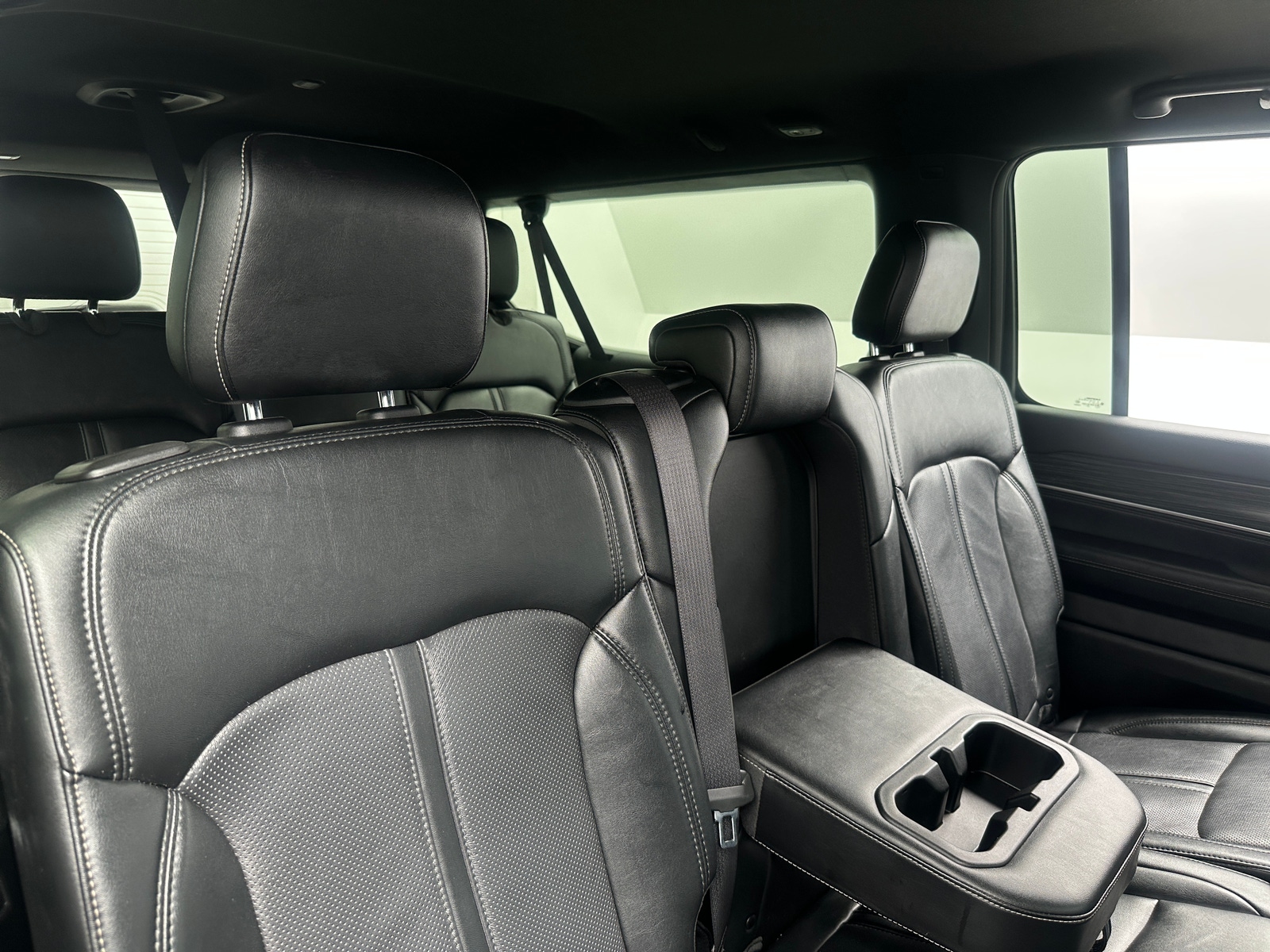 Thumbnail: 2024 Jeep Wagoneer - 5