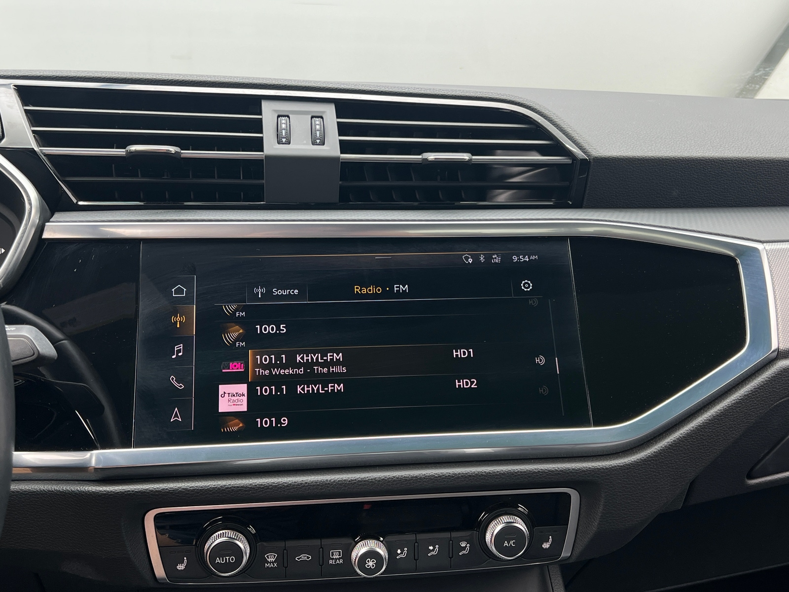 Thumbnail: 2021 Audi Q3 - 3