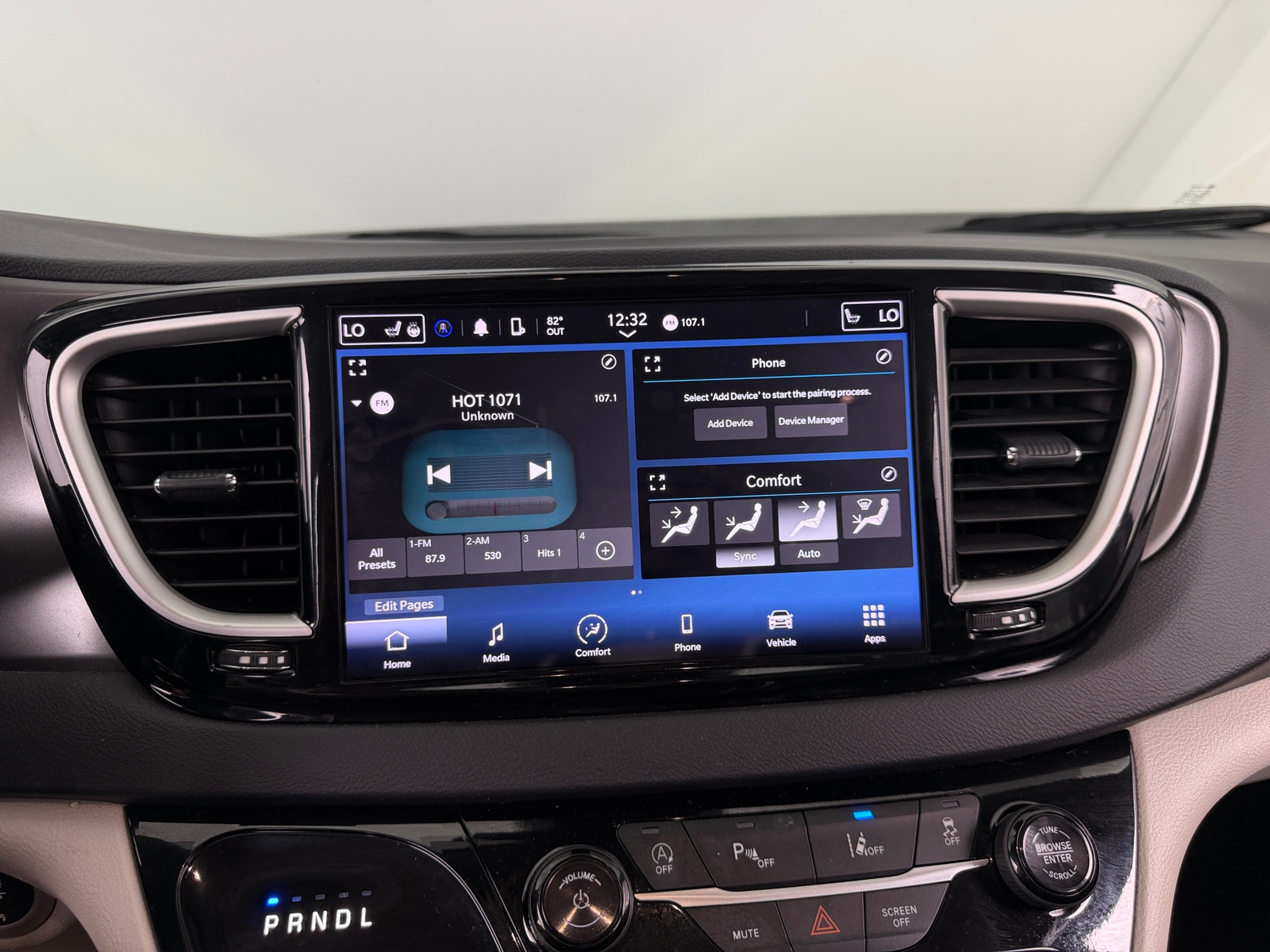 Thumbnail: 2024 Chrysler Pacifica - 3