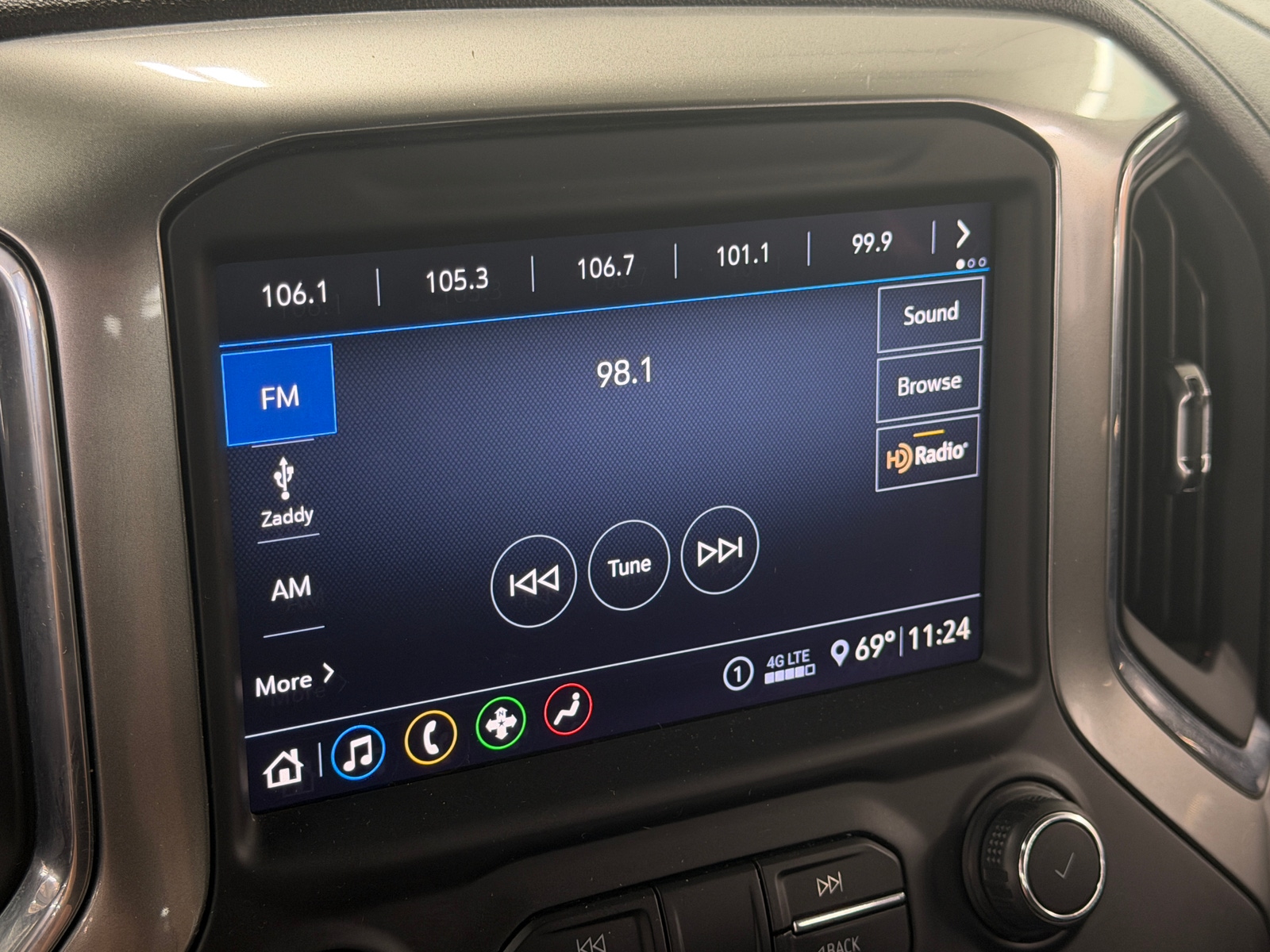 Thumbnail: 2020 Chevrolet Silverado 1500 - 4