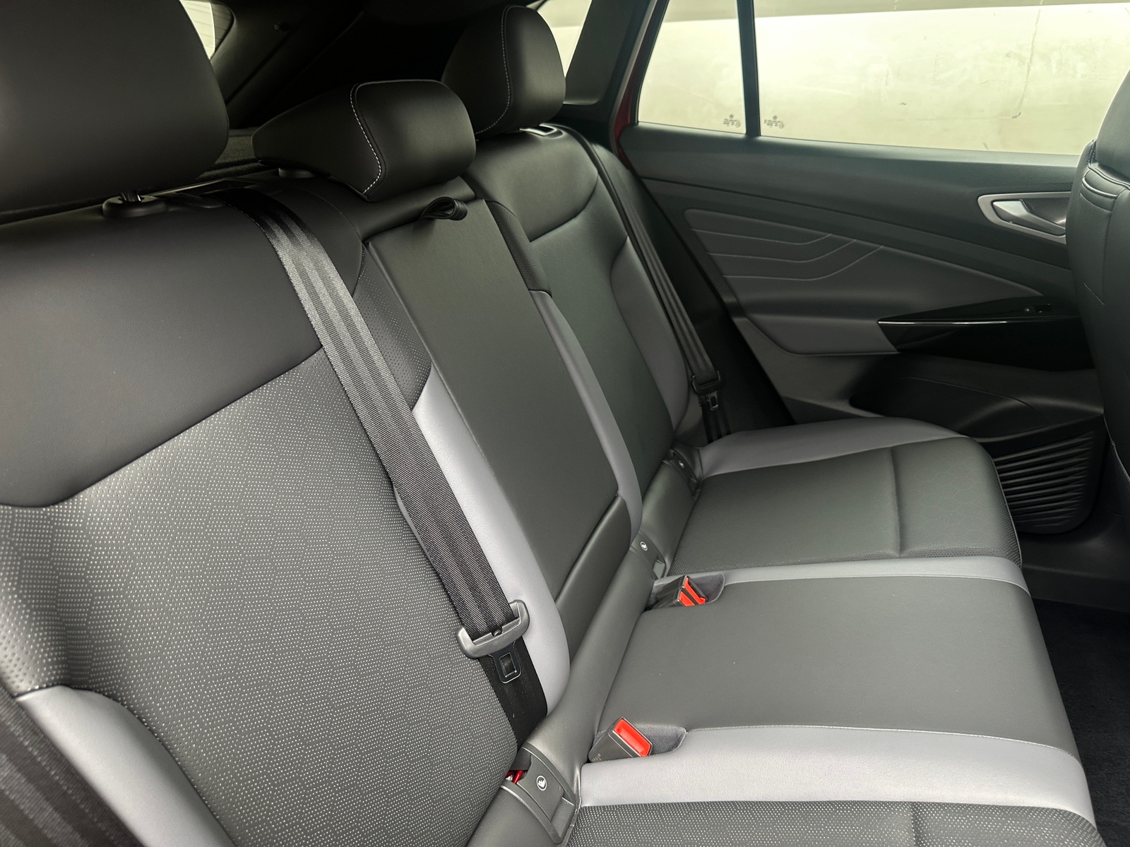 Thumbnail: 2023 Volkswagen ID.4 - 5
