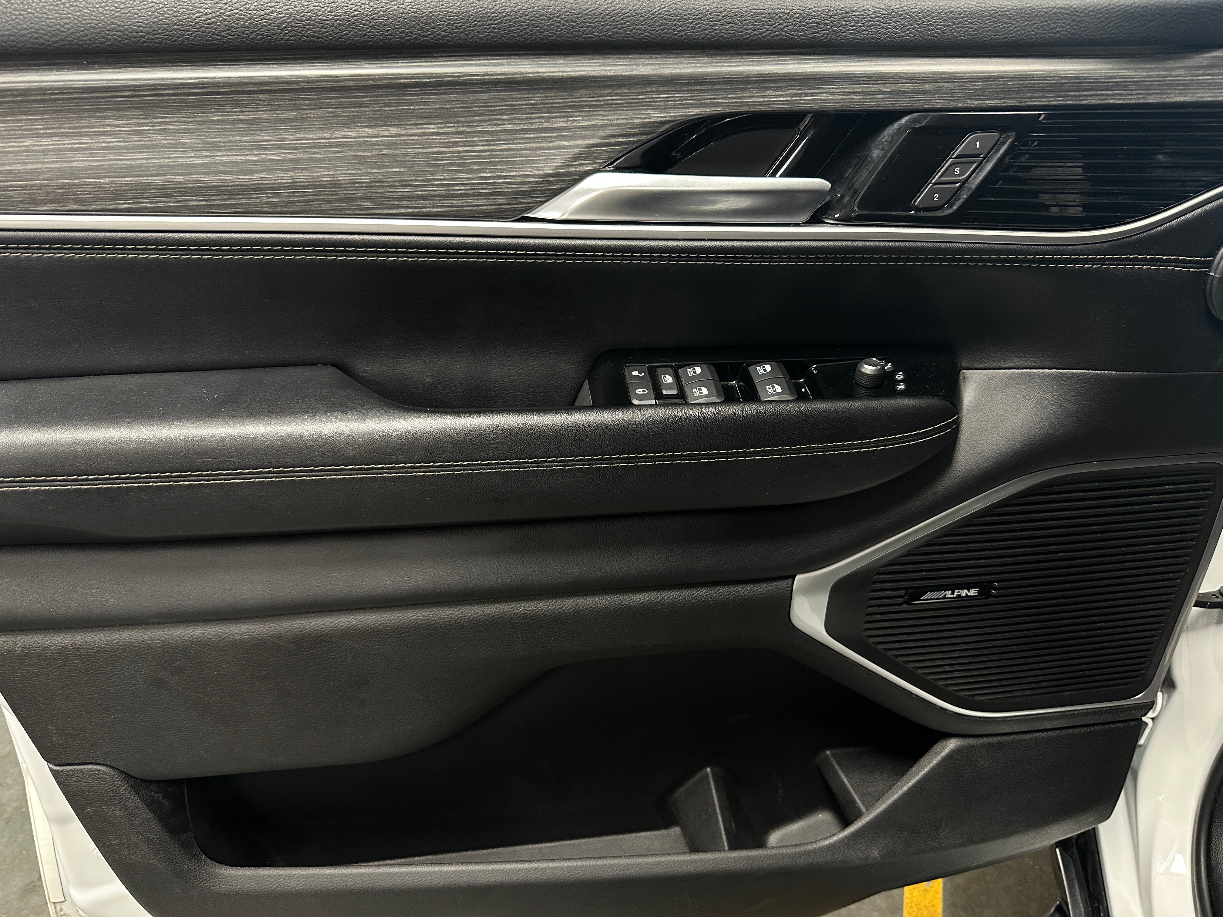 2024 Jeep Wagoneer L Series II - Photo 3