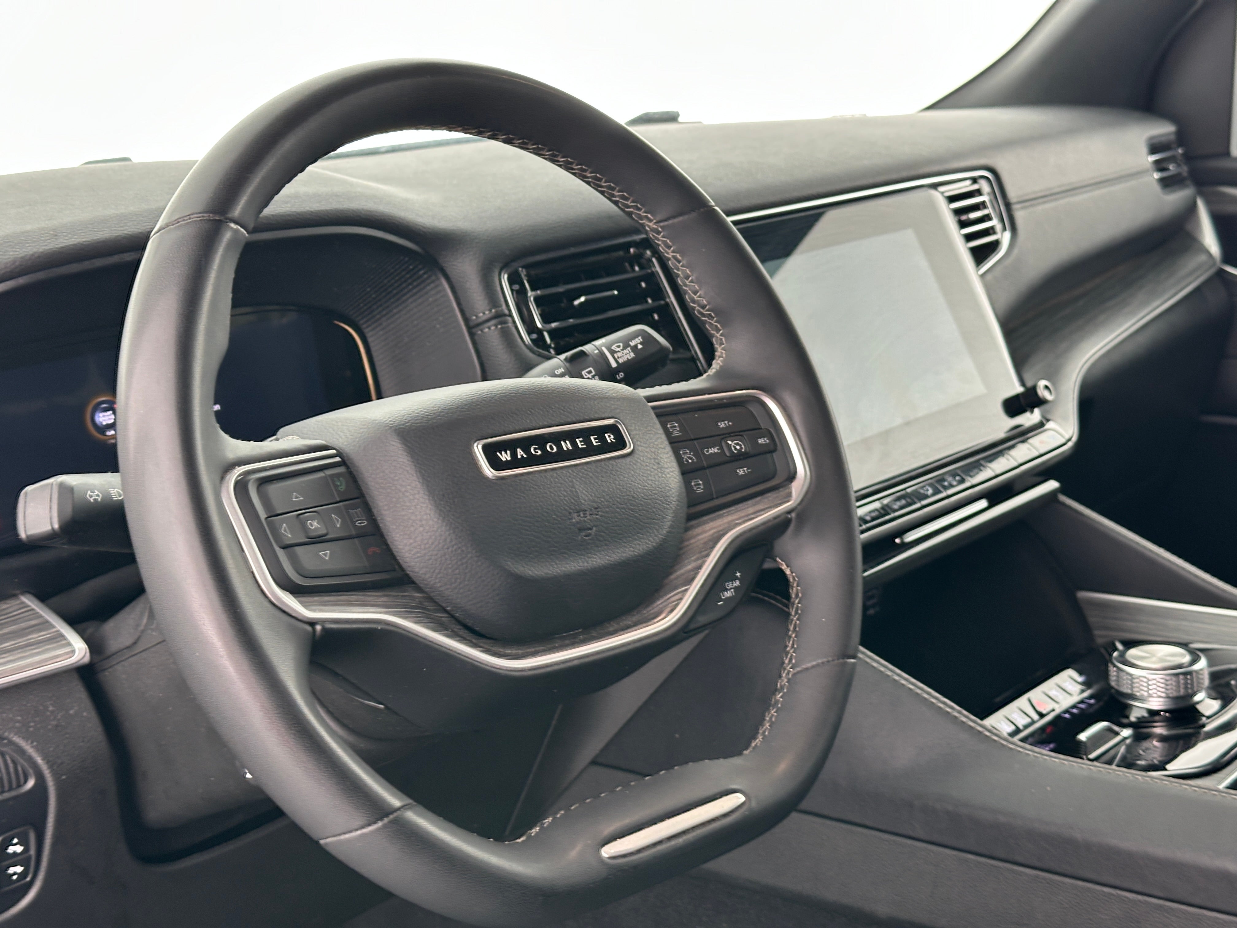 2024 Jeep Wagoneer L Series II - Photo 28