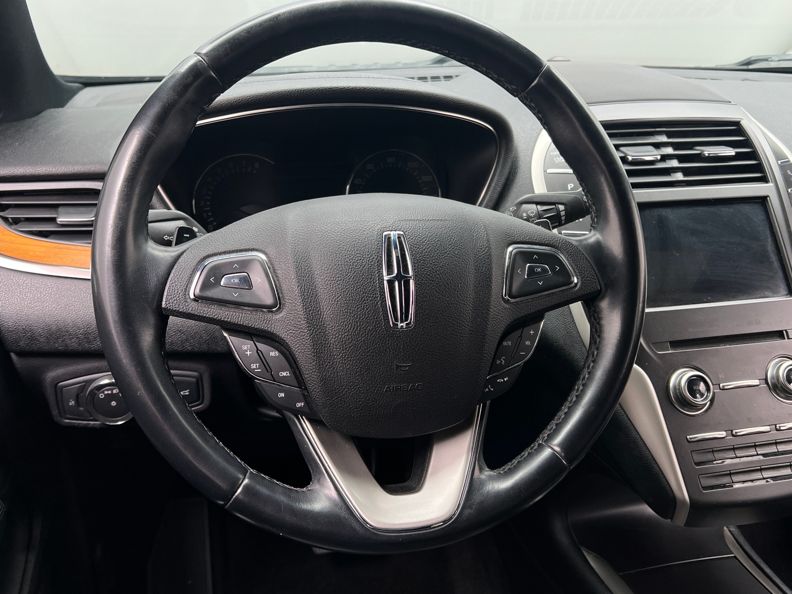 Thumbnail: 2017 Lincoln MKC - 4