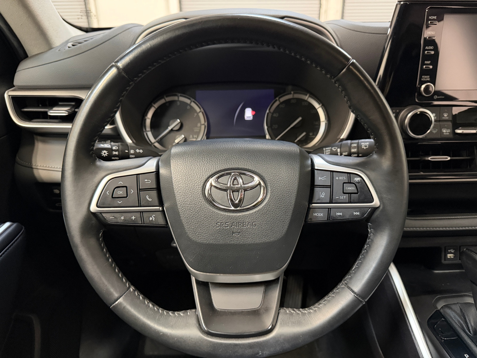 Thumbnail: 2022 Toyota Highlander - 4