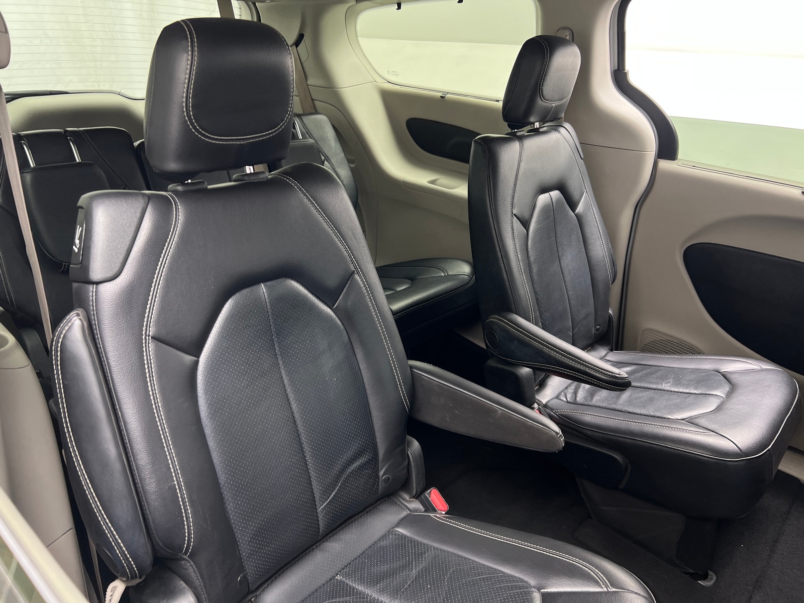Thumbnail: 2022 Chrysler Pacifica - 5
