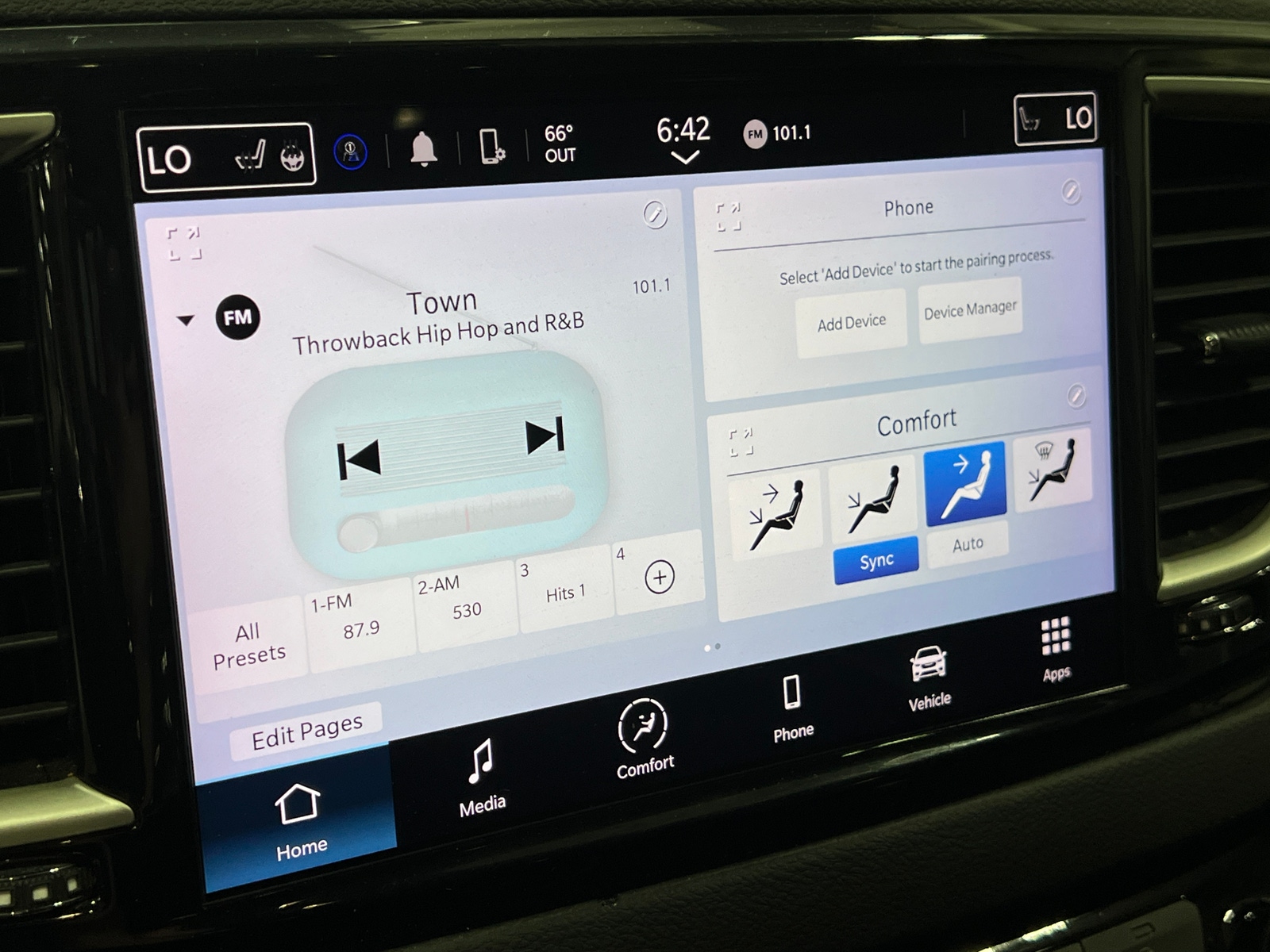 Thumbnail: 2022 Chrysler Pacifica - 3