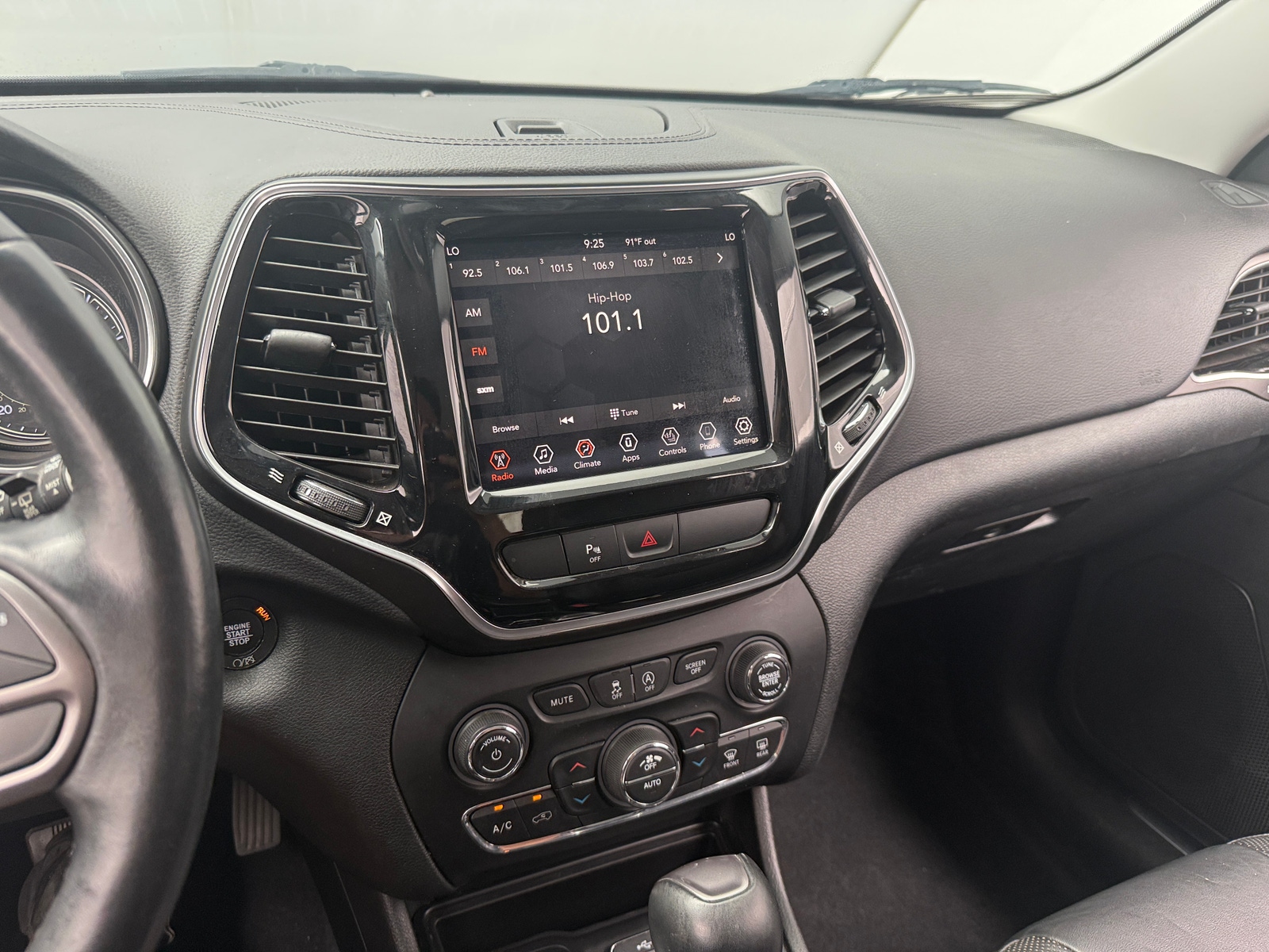 Thumbnail: 2019 Jeep Cherokee - 3