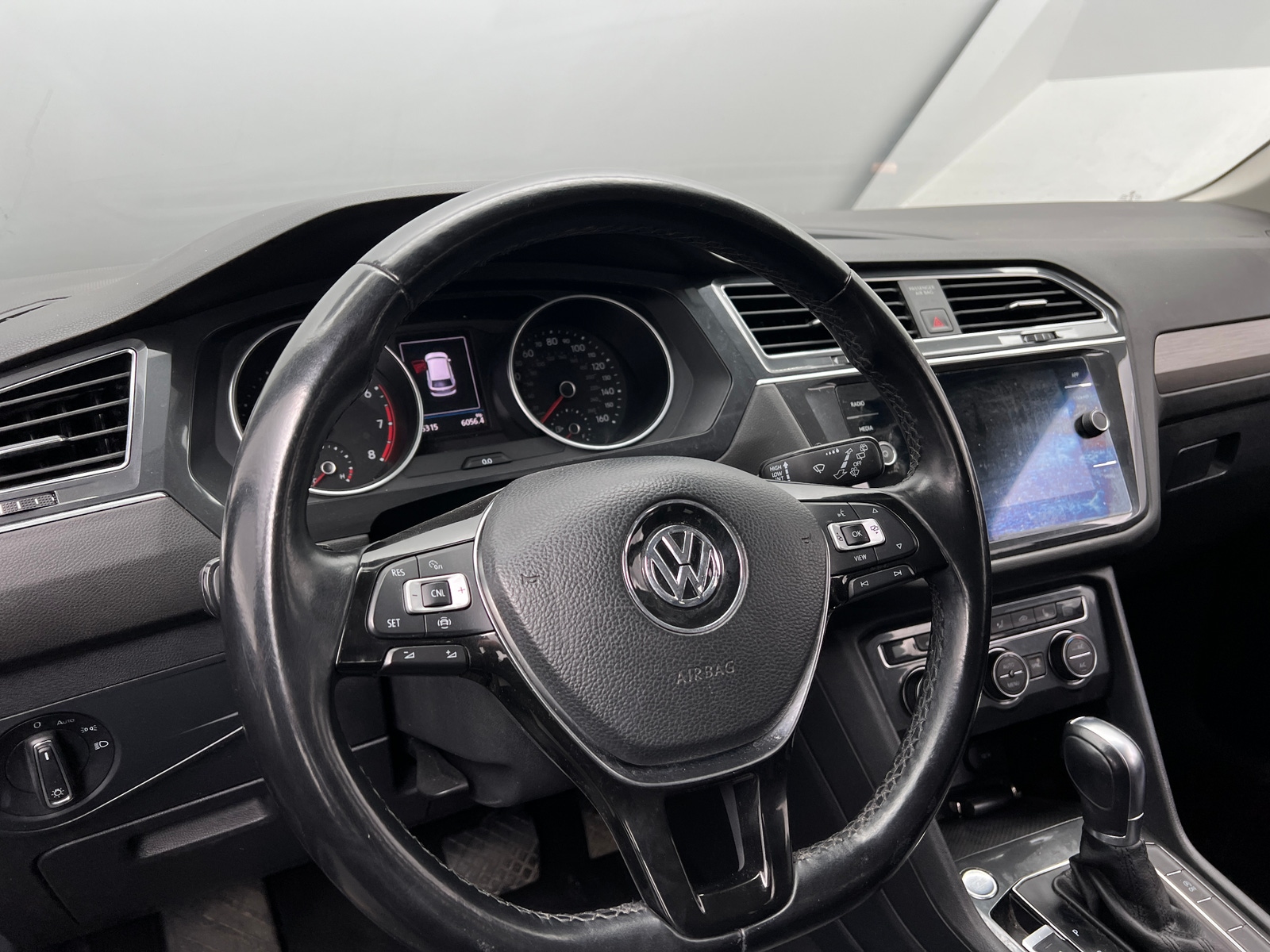 Thumbnail: 2019 Volkswagen Tiguan - 4