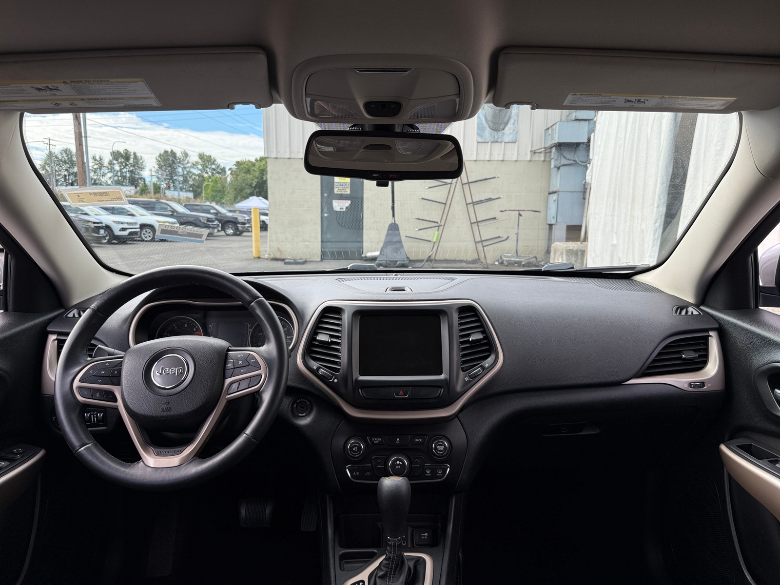 Thumbnail: 2017 Jeep Cherokee - 3