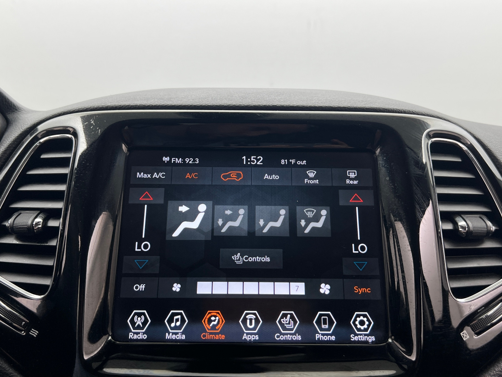 Thumbnail: 2019 Jeep Compass - 3