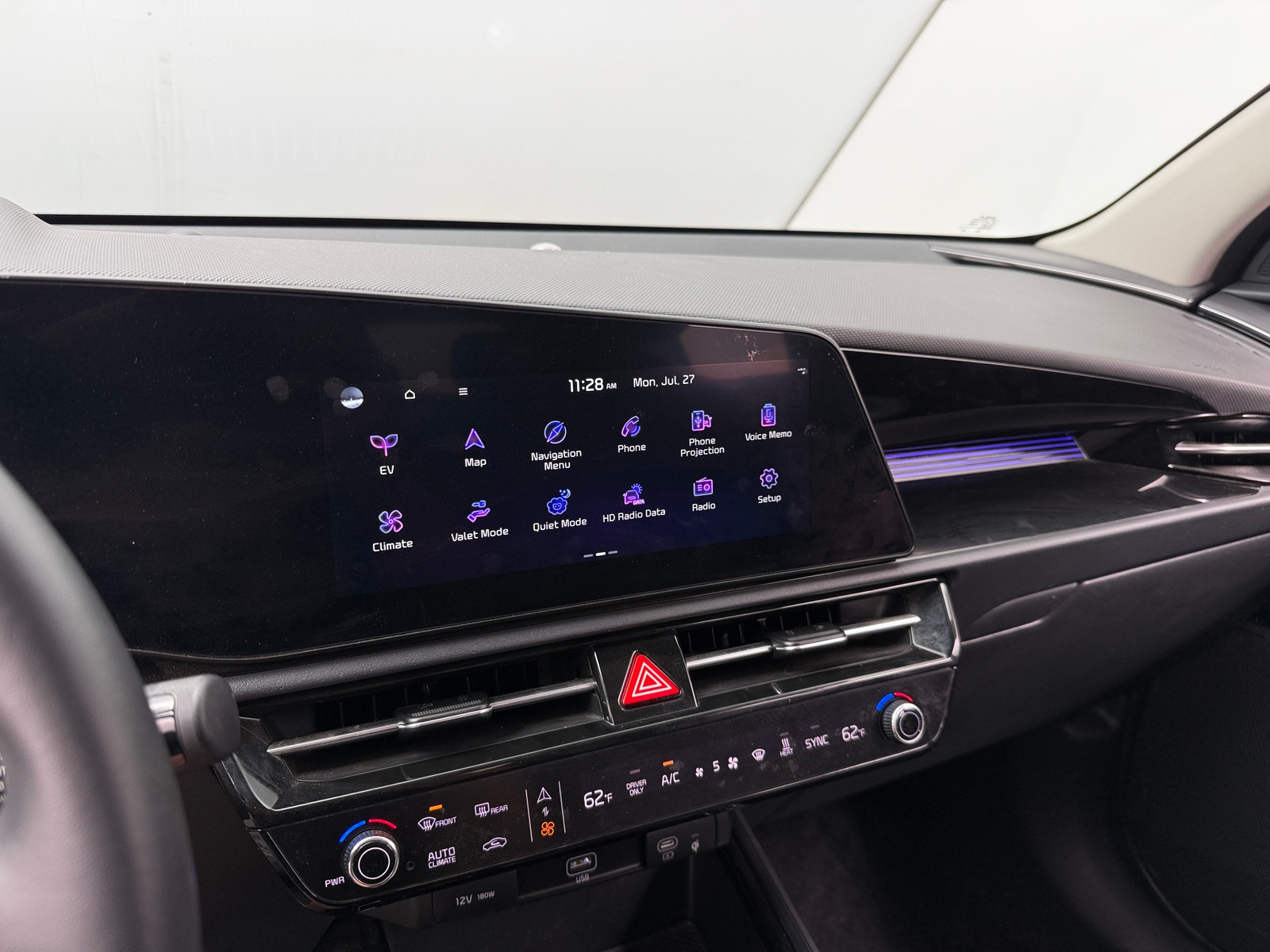 Thumbnail: 2024 Kia Niro - 3