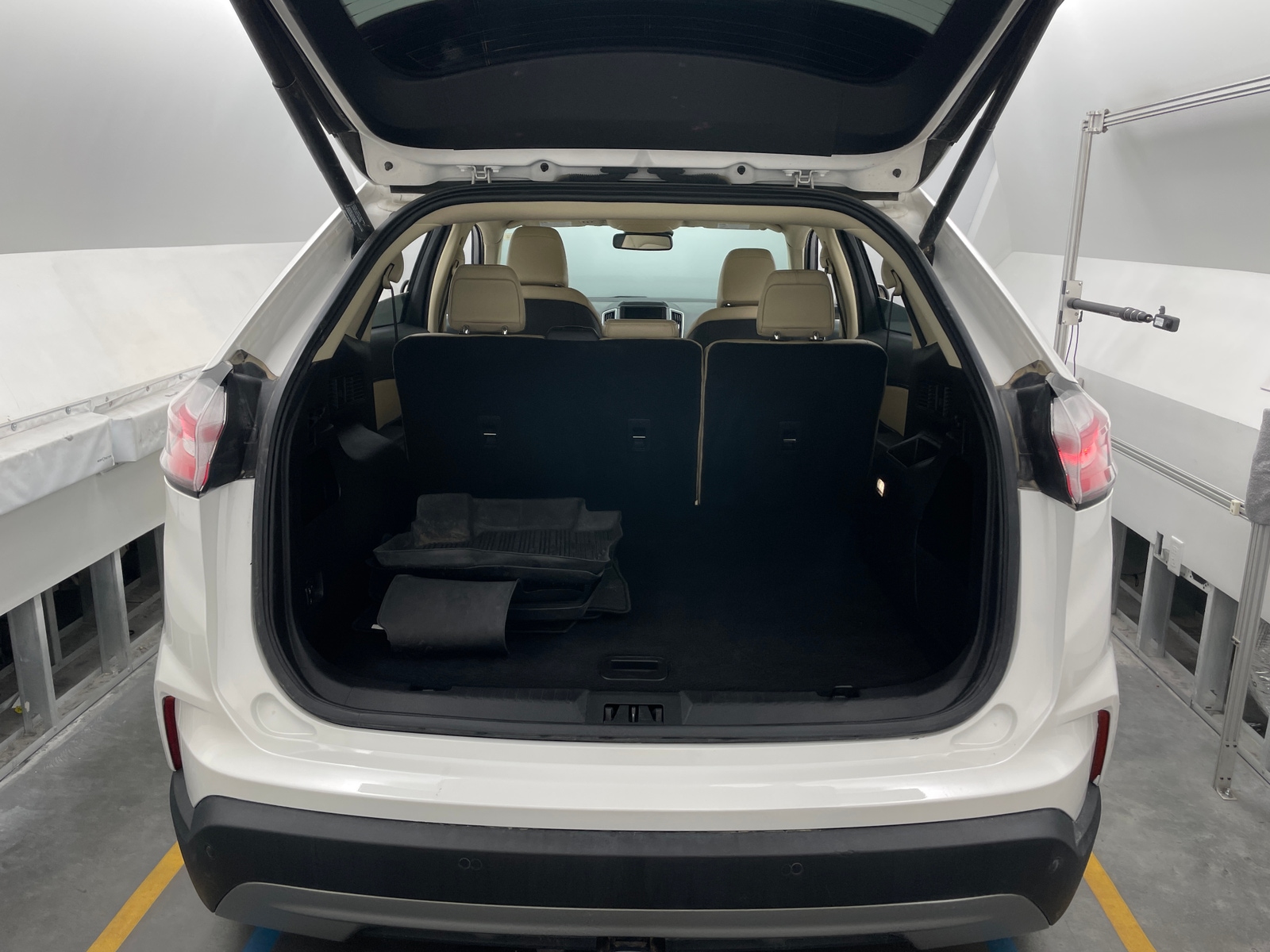 Thumbnail: 2021 Ford Edge - 6