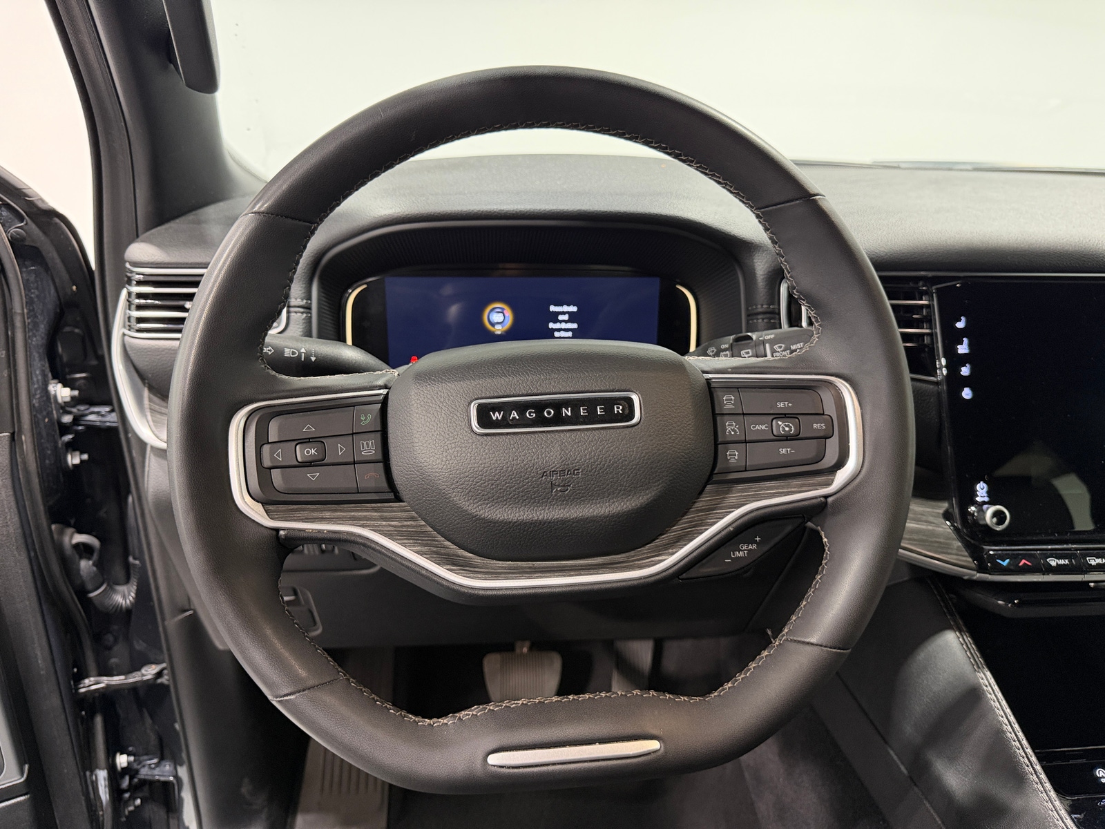 Thumbnail: 2024 Jeep Wagoneer - 4