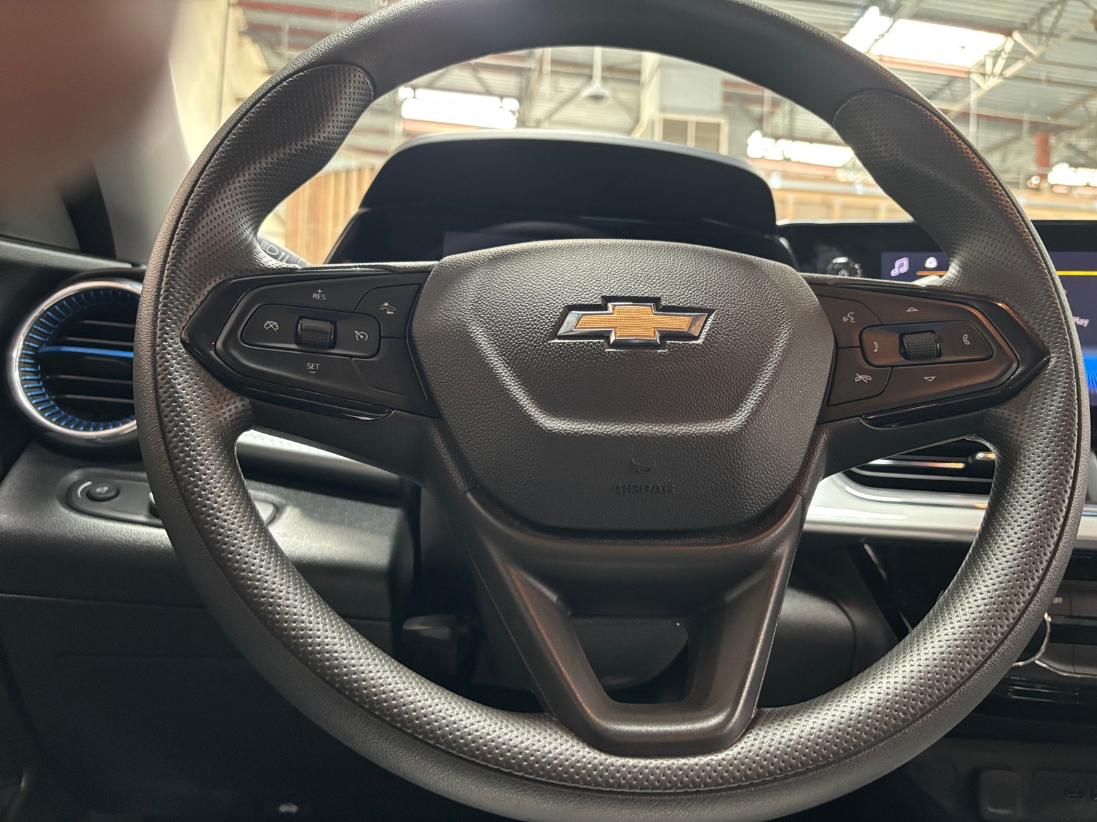 Thumbnail: 2025 Chevrolet Trax - 4
