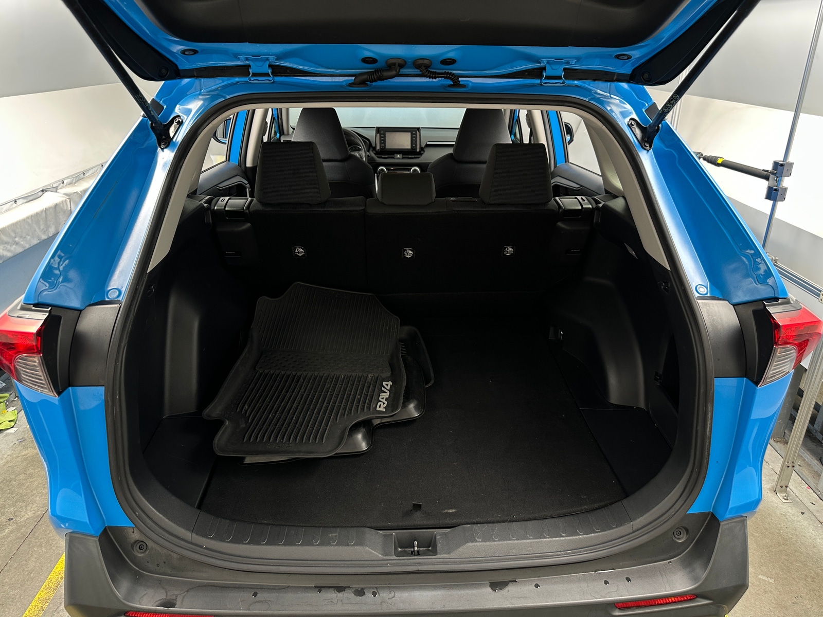 Thumbnail: 2019 Toyota RAV4 - 7