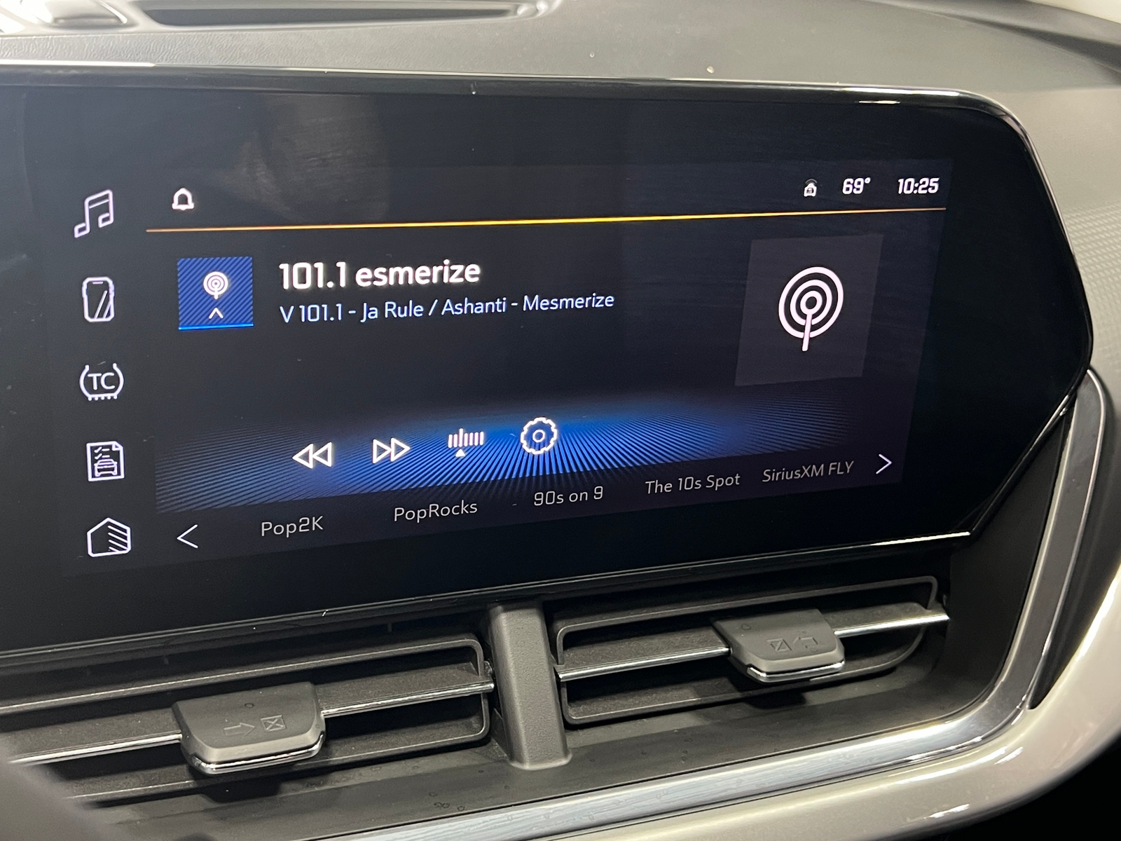 Thumbnail: 2025 Chevrolet Trax - 3