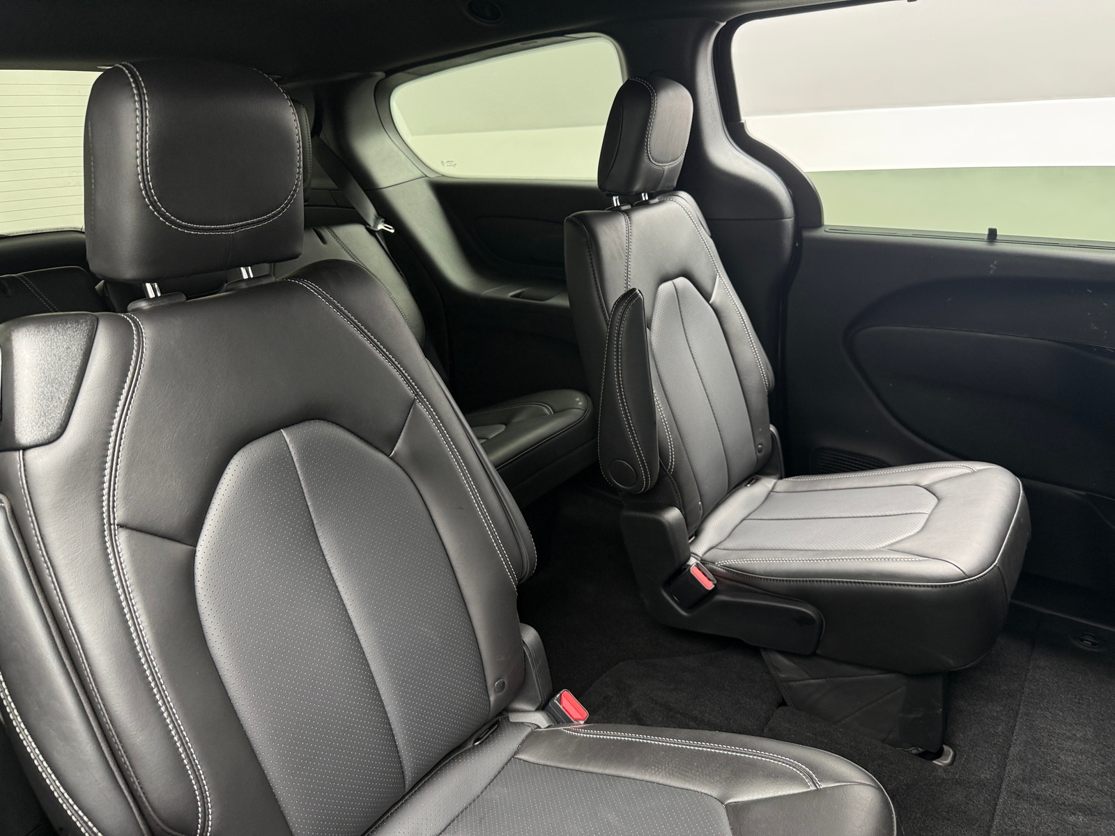 Thumbnail: 2026 Chrysler Voyager - 5