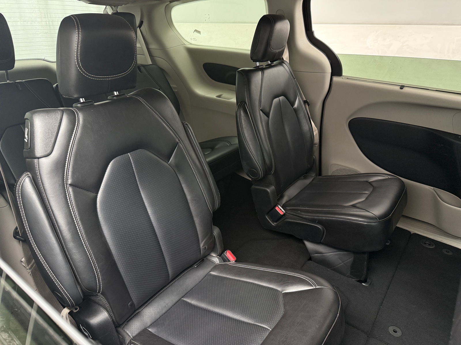 Thumbnail: 2023 Chrysler Pacifica - 5