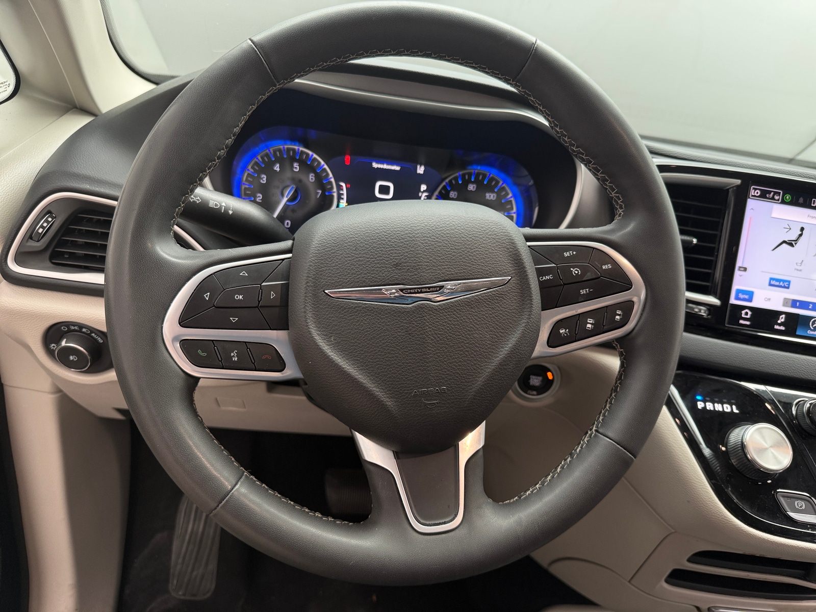 Thumbnail: 2023 Chrysler Pacifica - 4