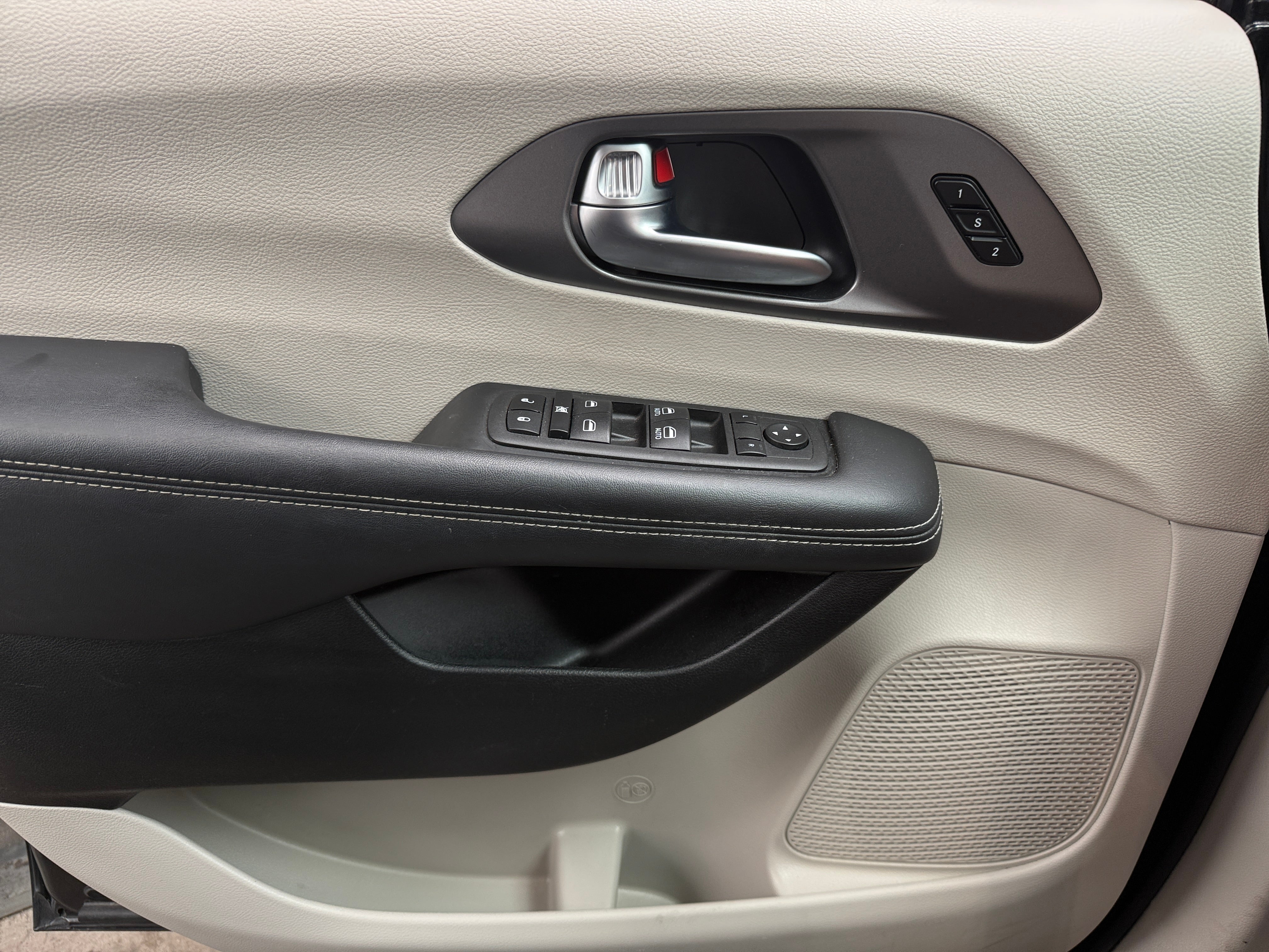 2023 Chrysler Pacifica Touring L - Photo 17