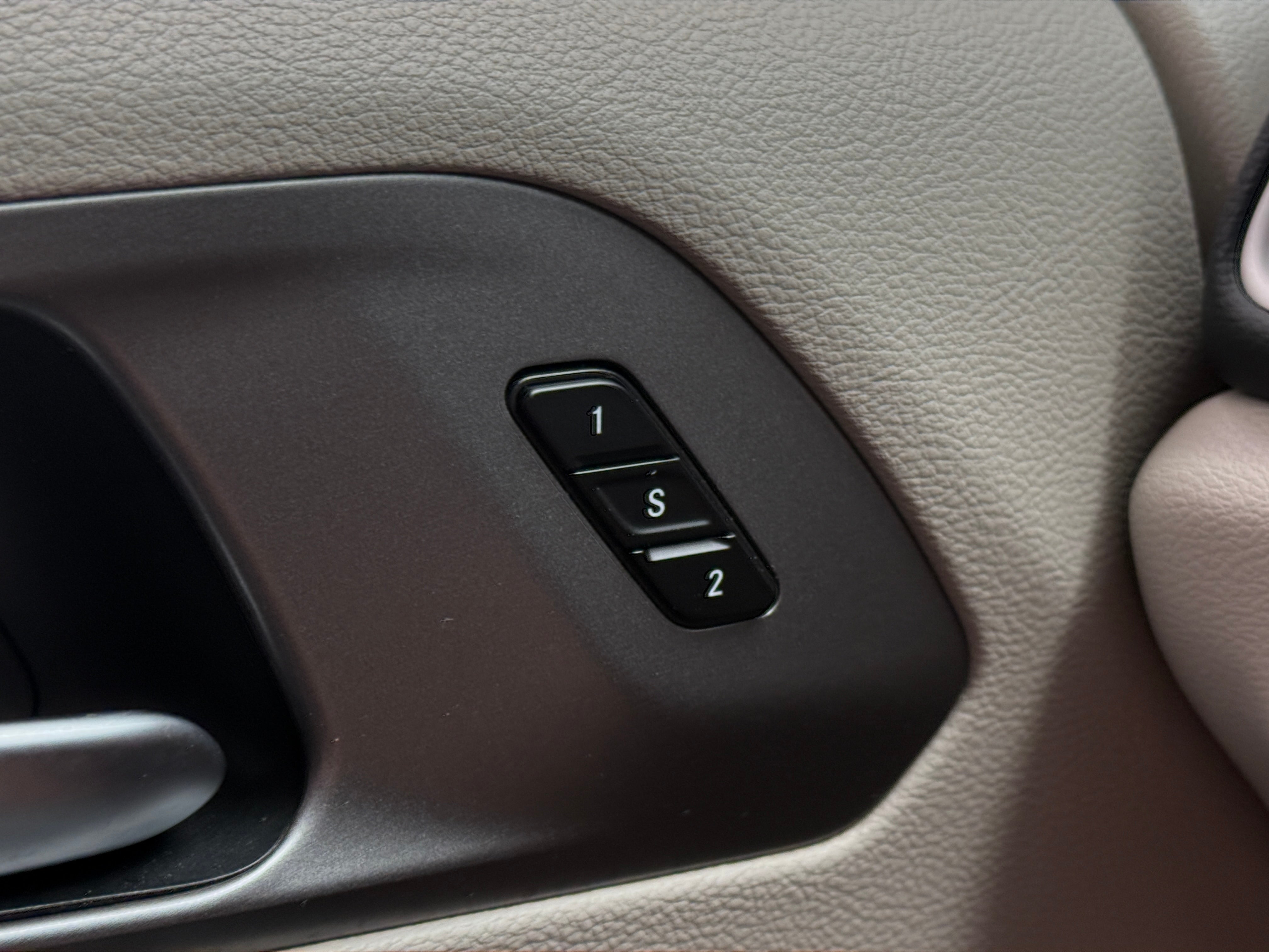 2023 Chrysler Pacifica Touring L - Photo 18