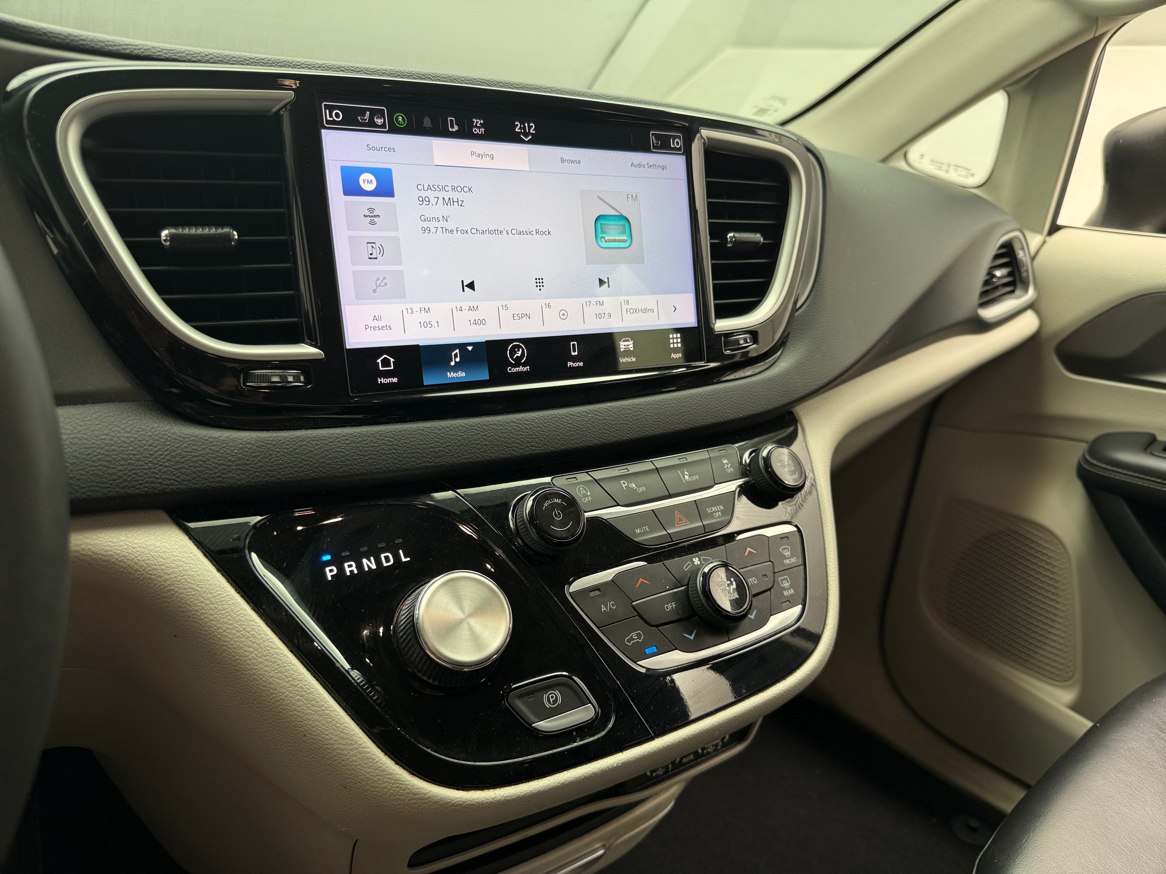 2023 Chrysler Pacifica Touring L - Photo 12