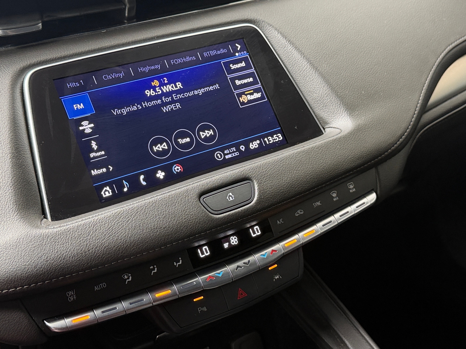 Thumbnail: 2023 Cadillac XT4 - 3