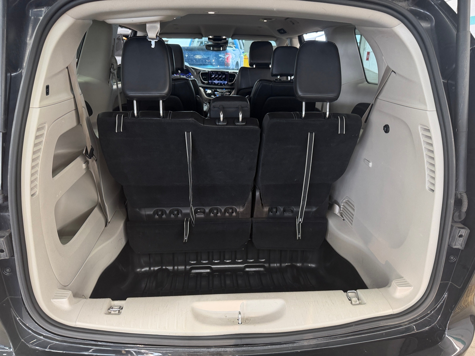 Thumbnail: 2024 Chrysler Pacifica - 6
