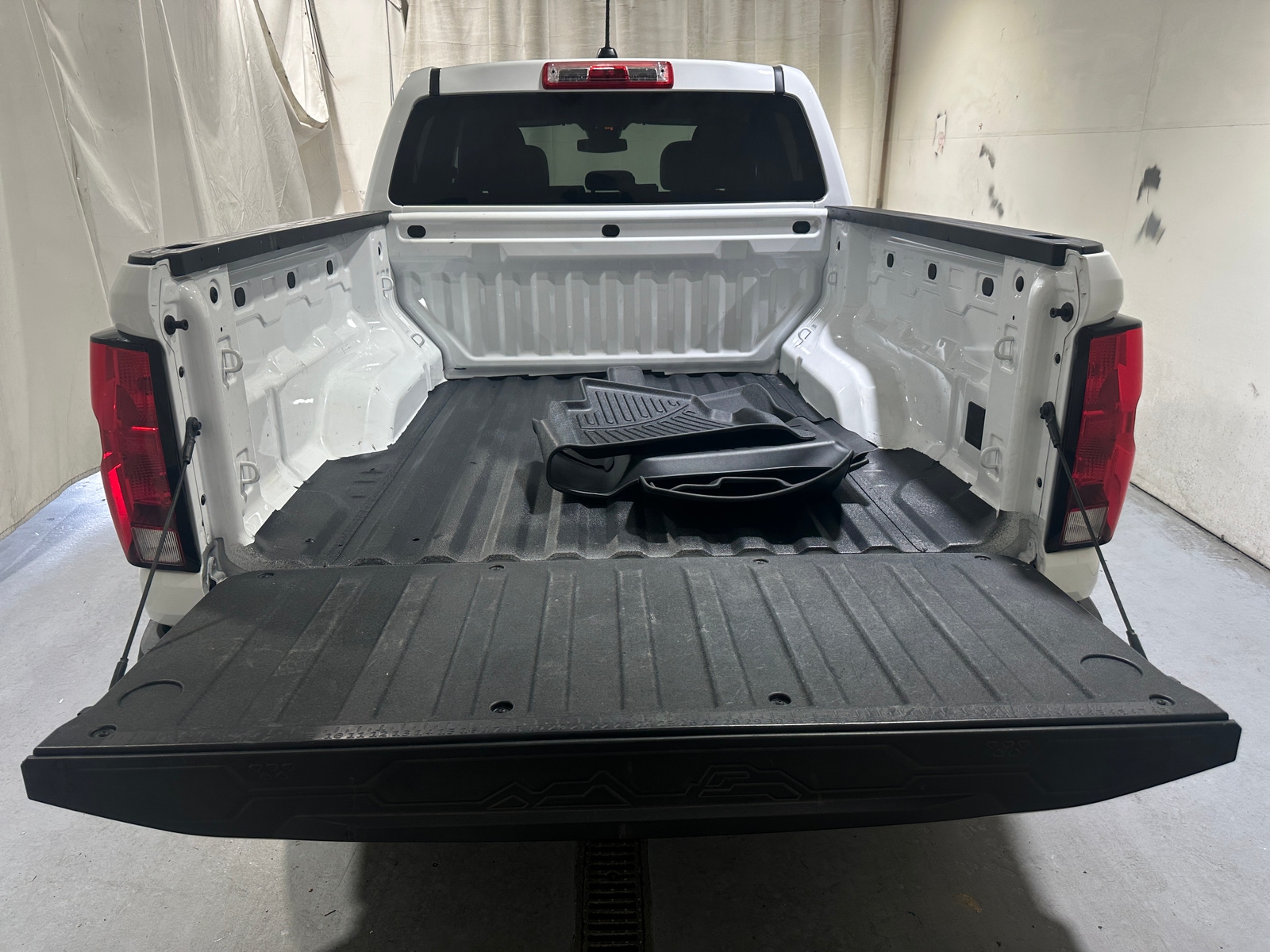 Thumbnail: 2024 Chevrolet Colorado - 6