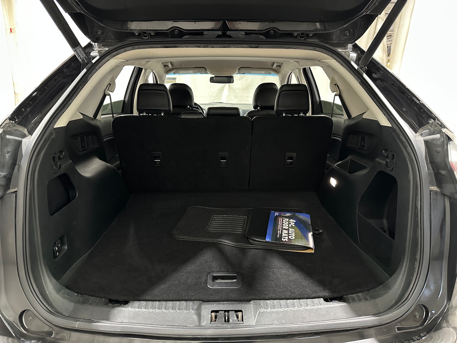 Thumbnail: 2019 Ford Edge - 6